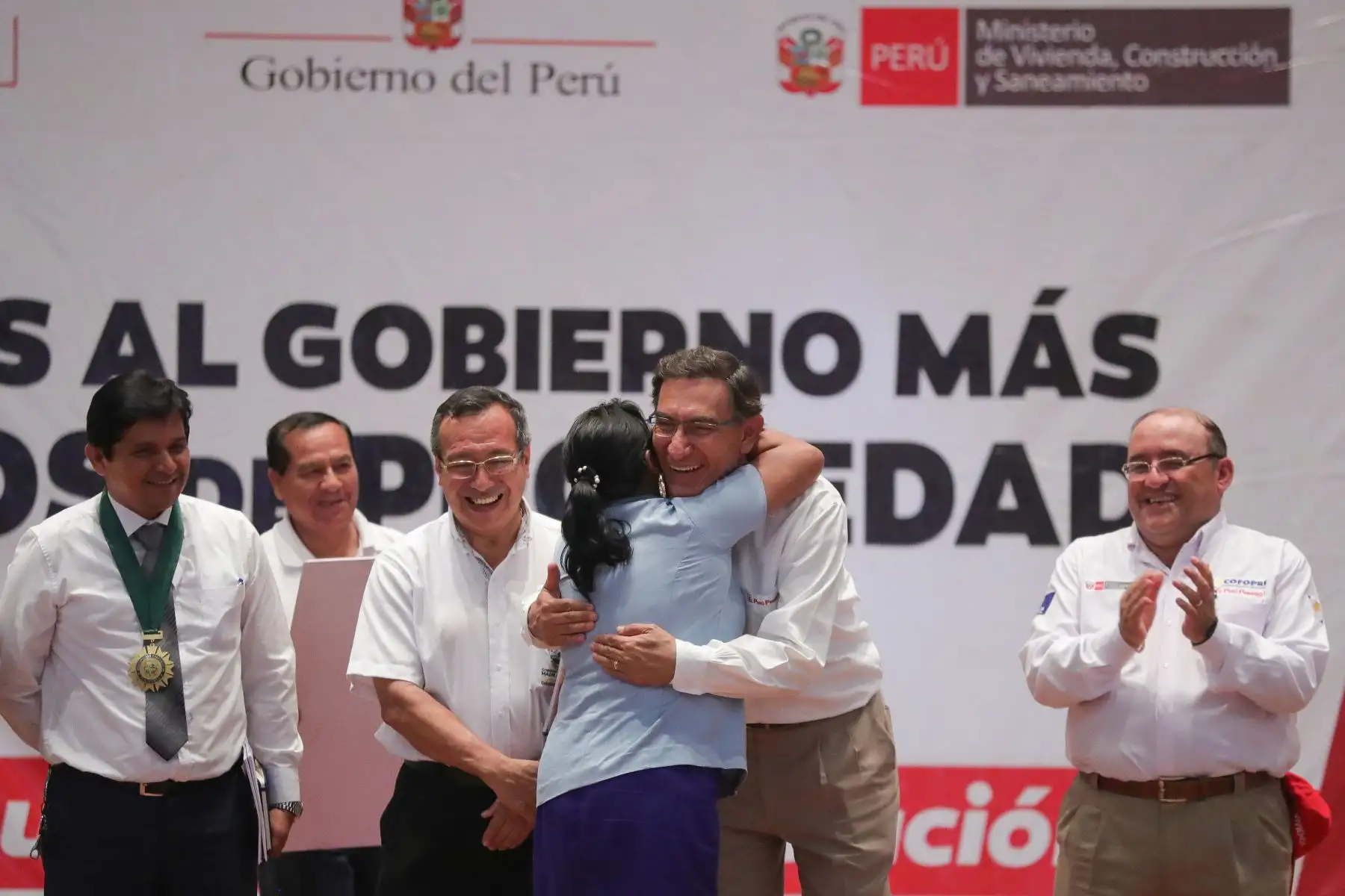 Jefe de Estado, Martín Vizcarra supervisa entrega del Centro Infantil de Atención Integral (Cuna Más) “Caritas Felices” y entrega más de 1600 títulos de propiedad en la región Madre de Dios.
Foto: ANDINA/ Prensa Presidencia