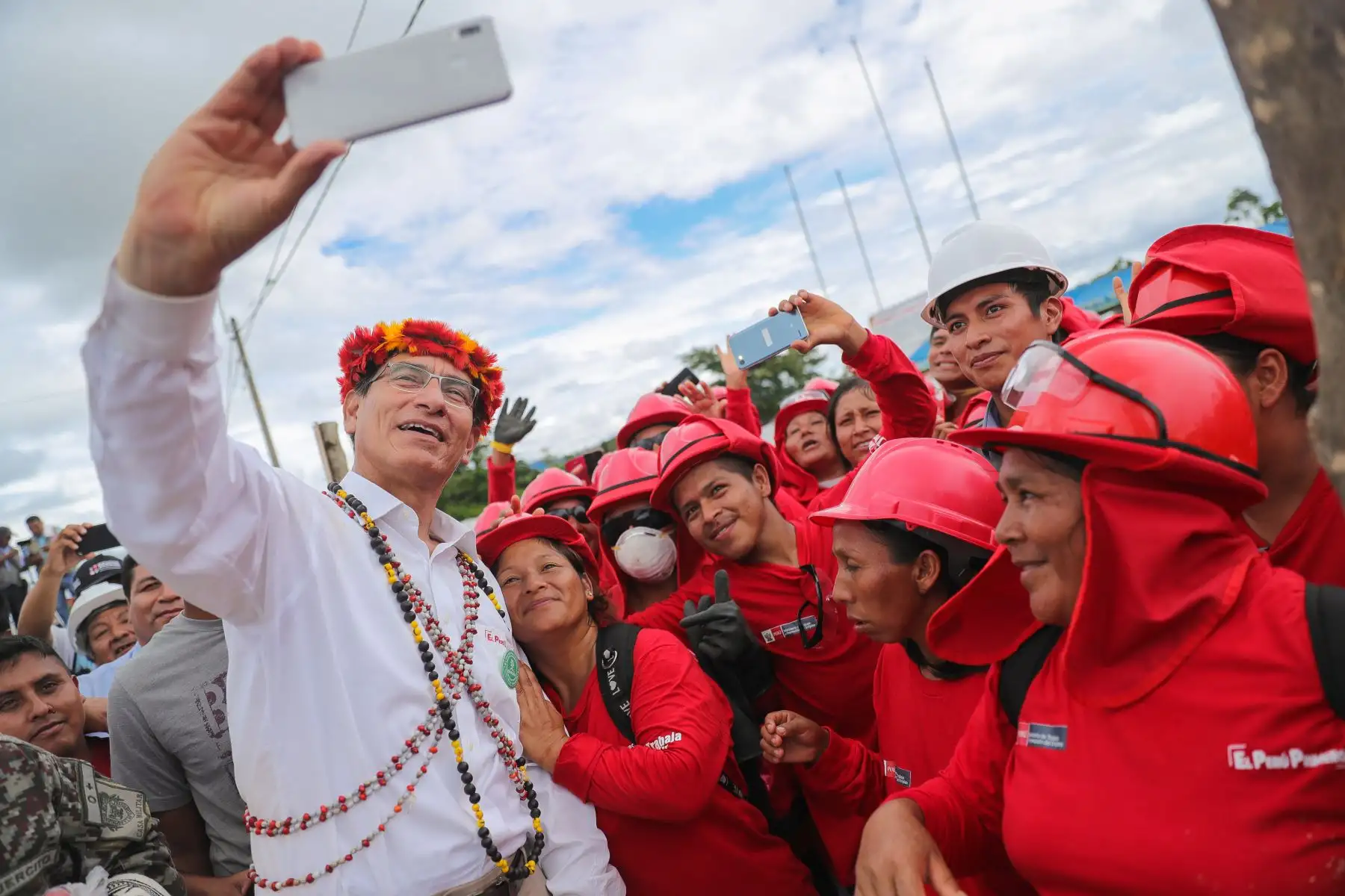 Jefe de Estado, Martín Vizcarra supervisa entrega del Centro Infantil de Atención Integral (Cuna Más) “Caritas Felices” y entrega más de 1600 títulos de propiedad en la región Madre de Dios.
Foto: ANDINA/ Prensa Presidencia