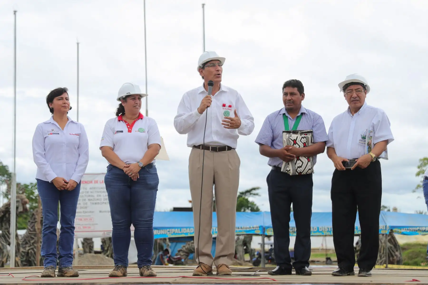 Jefe de Estado, Martín Vizcarra supervisa entrega del Centro Infantil de Atención Integral (Cuna Más) “Caritas Felices” y entrega más de 1600 títulos de propiedad en la región Madre de Dios.
Foto: ANDINA/ Prensa Presidencia