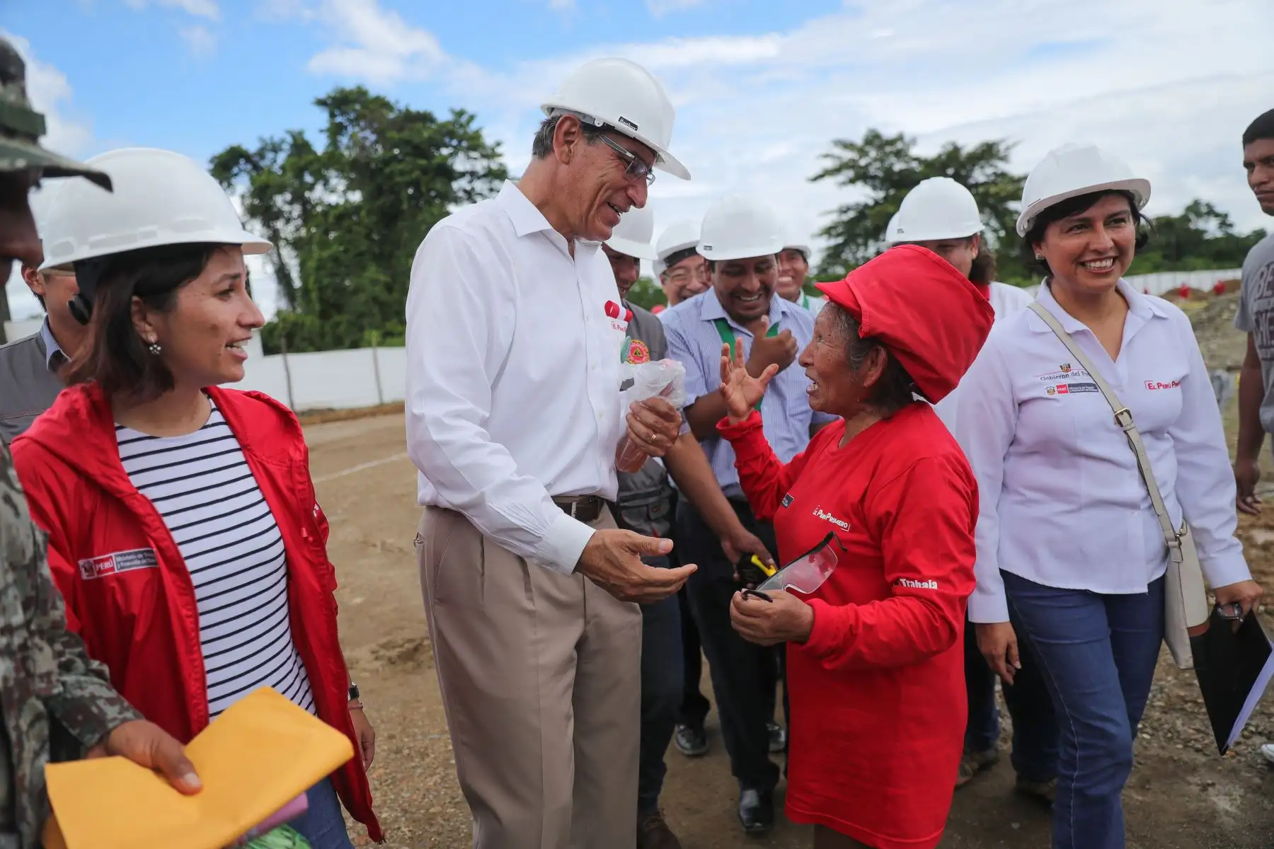 Jefe de Estado, Martín Vizcarra supervisa entrega del Centro Infantil de Atención Integral (Cuna Más) “Caritas Felices” y entrega más de 1600 títulos de propiedad en la región Madre de Dios.
Foto: ANDINA/ Prensa Presidencia