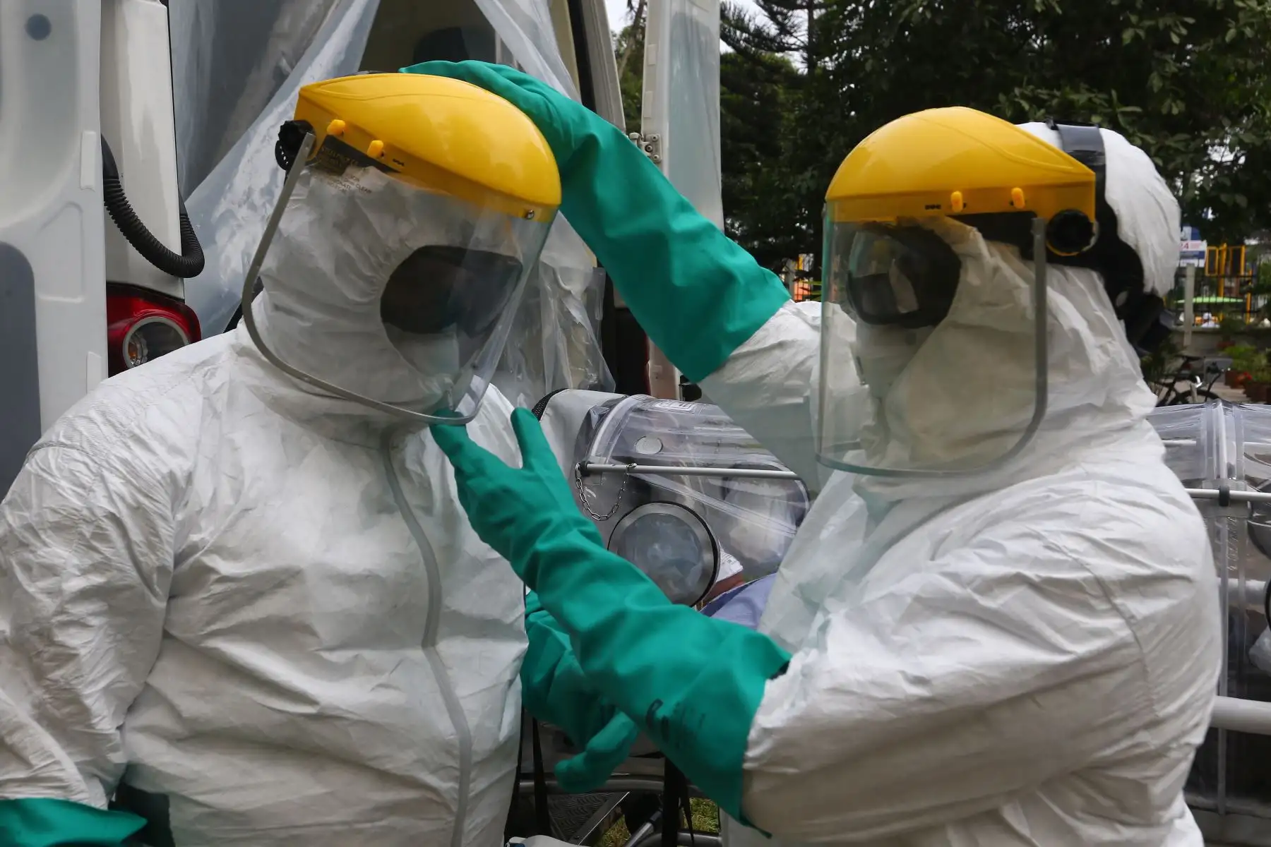 SAMU muestra equipos para traslado de pacientes con posible diagnóstico de coronavirus. Foto:ANDINA/Héctor Vinces