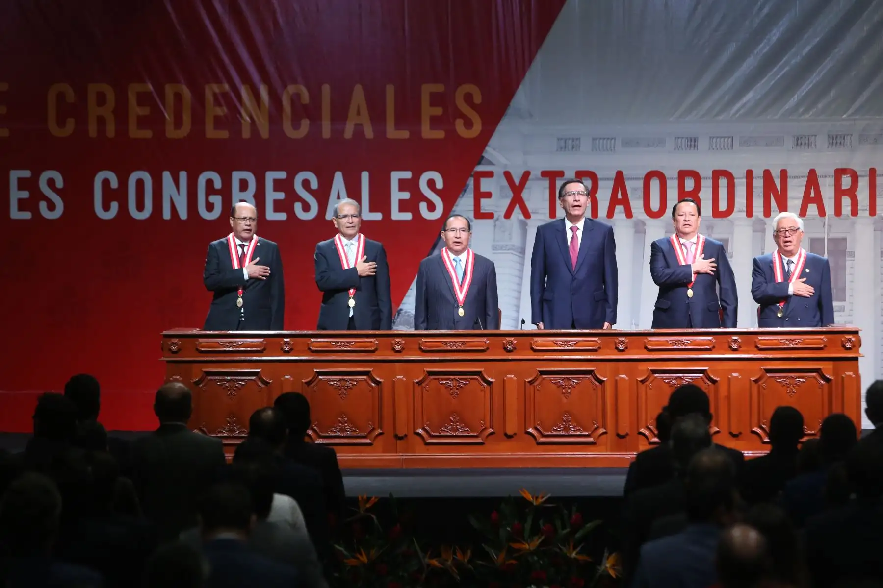El presidente de la República, Martín Vizcarra, asiste a la ceremonia de entrega de las credenciales a los 130 parlamentarios elegidos en las Elecciones Congresales Extraordinarias 2020, que incluye también la proclamación de resultados de dichos comicios. Foto: ANDINA/Jhonel Rodríguez Robles