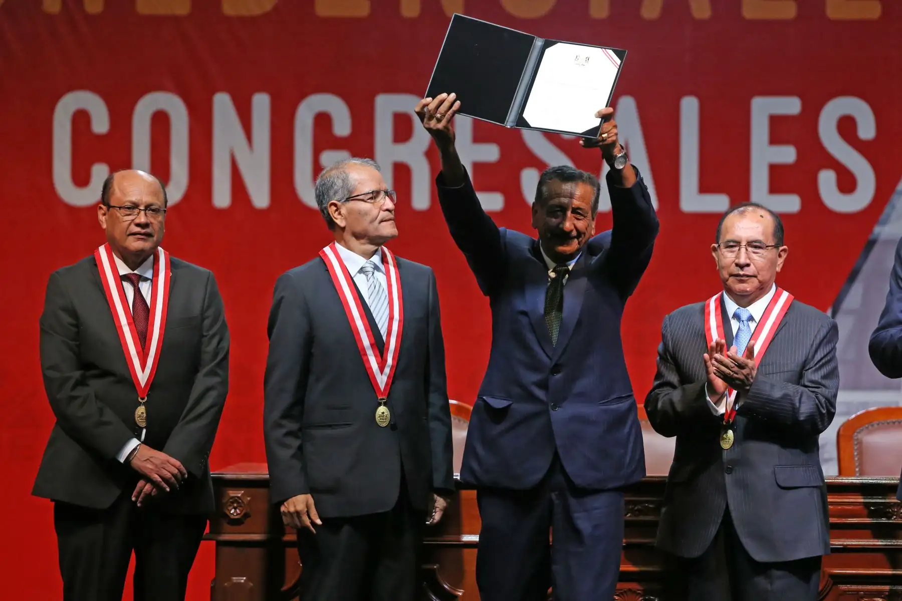 El presidente de la República, Martín Vizcarra, asiste a la ceremonia de entrega de las credenciales a los 130 parlamentarios elegidos en las Elecciones Congresales Extraordinarias 2020. Foto: ANDINA/Jhonel Rodríguez Robles