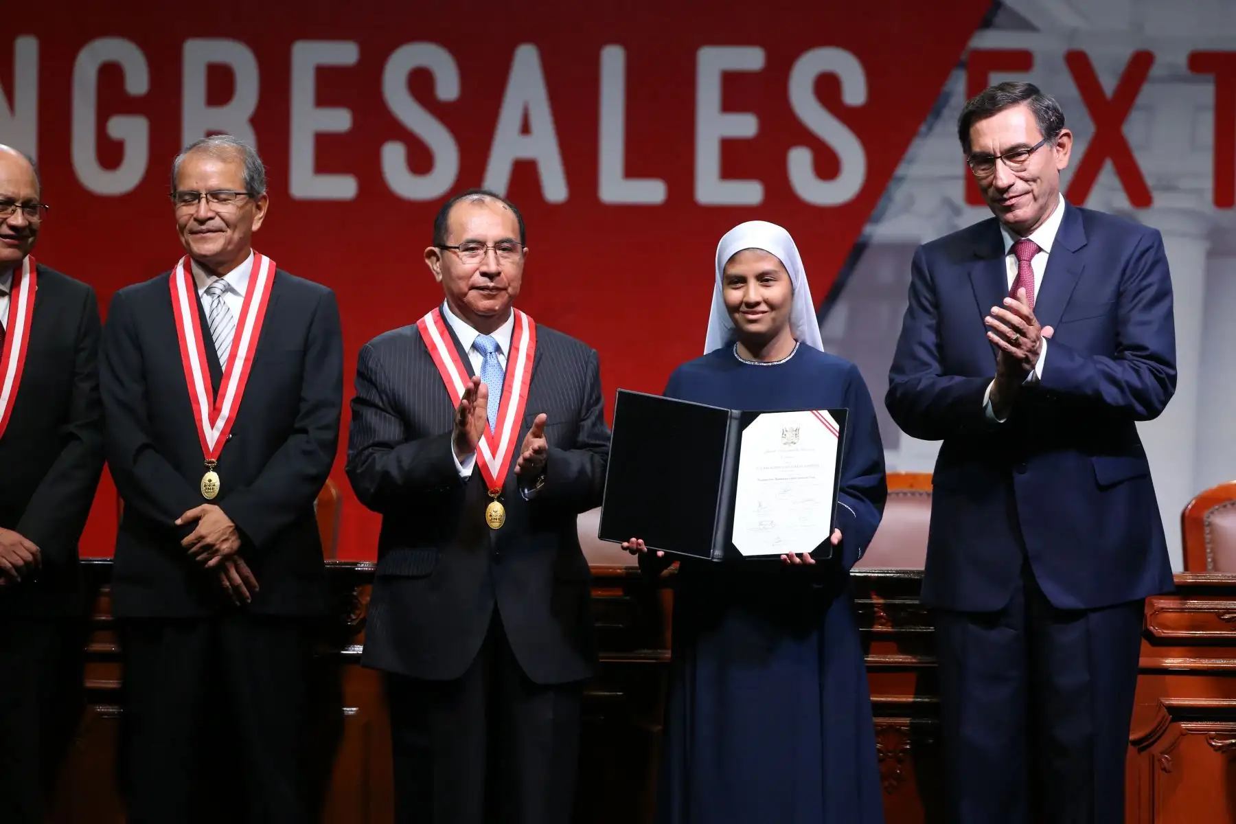 El presidente de la República, Martín Vizcarra, asiste a la ceremonia de entrega de las credenciales a los 130 parlamentarios elegidos en las Elecciones Congresales Extraordinarias 2020. Foto: ANDINA/Jhonel Rodríguez Robles