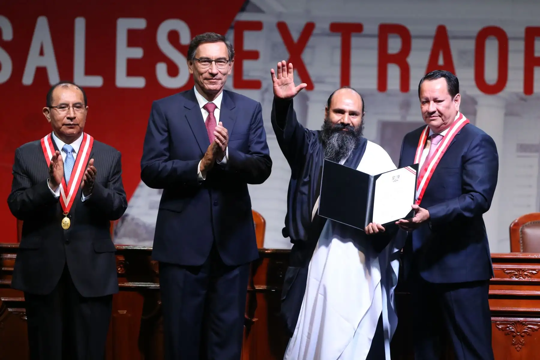 El presidente de la República, Martín Vizcarra, asiste a la ceremonia de entrega de las credenciales a los 130 parlamentarios elegidos en las Elecciones Congresales Extraordinarias 2020. Foto: ANDINA/Jhonel Rodríguez Robles
