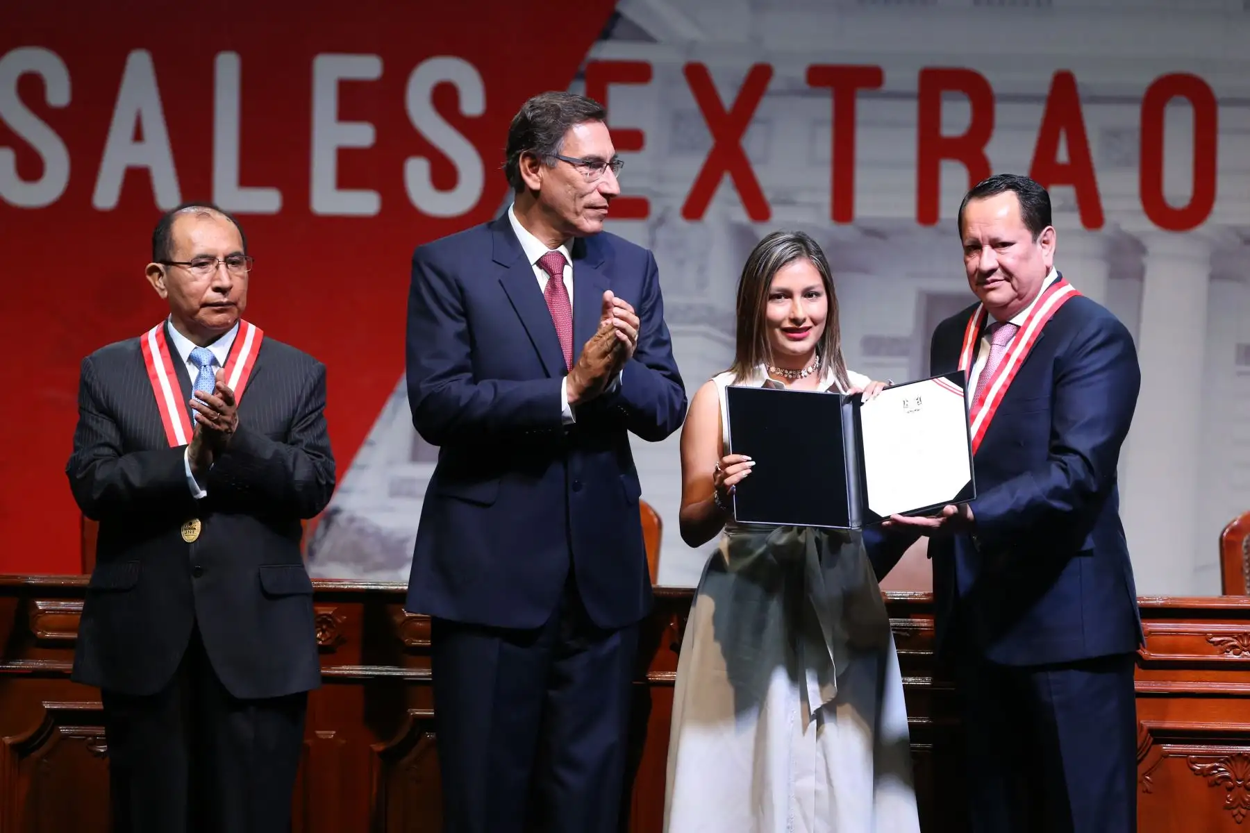 El presidente de la República, Martín Vizcarra, asiste a la ceremonia de entrega de las credenciales a los 130 parlamentarios elegidos en las Elecciones Congresales Extraordinarias 2020. Foto: ANDINA/Jhonel Rodríguez Robles