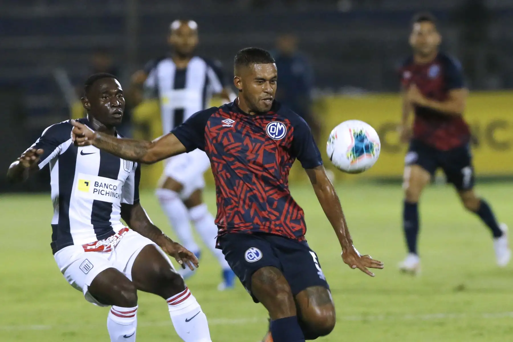 Alianza Lima se enfrenta al Municipal empatando hasta el momento 0-0. Foto: ANDINA/Eddy Ramos
