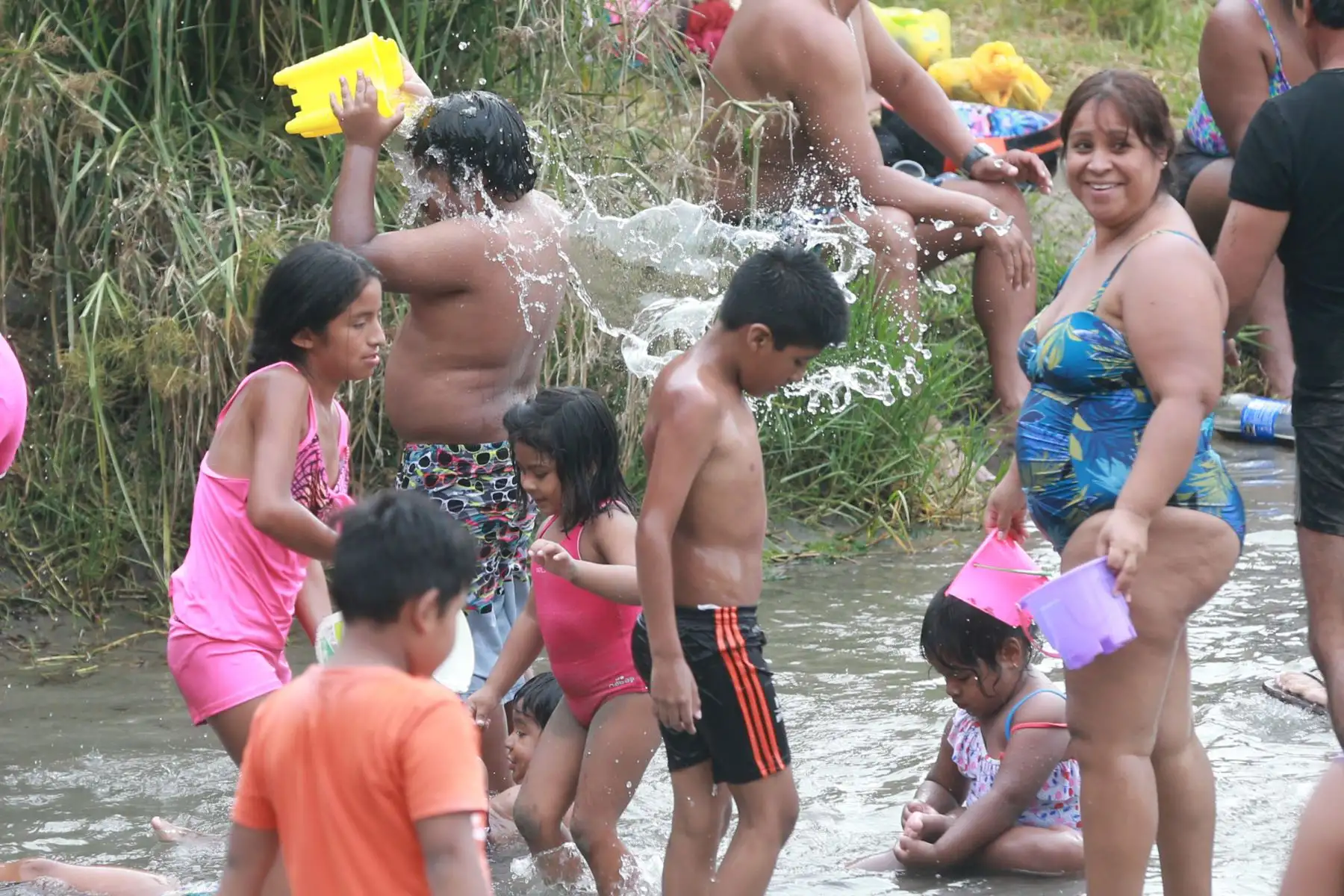 Limeños acuden a Playa Agua Dulce para refrescarse de las altas temperaturas del verano 2020.Foto: ANDINA/Jhony Laurente
