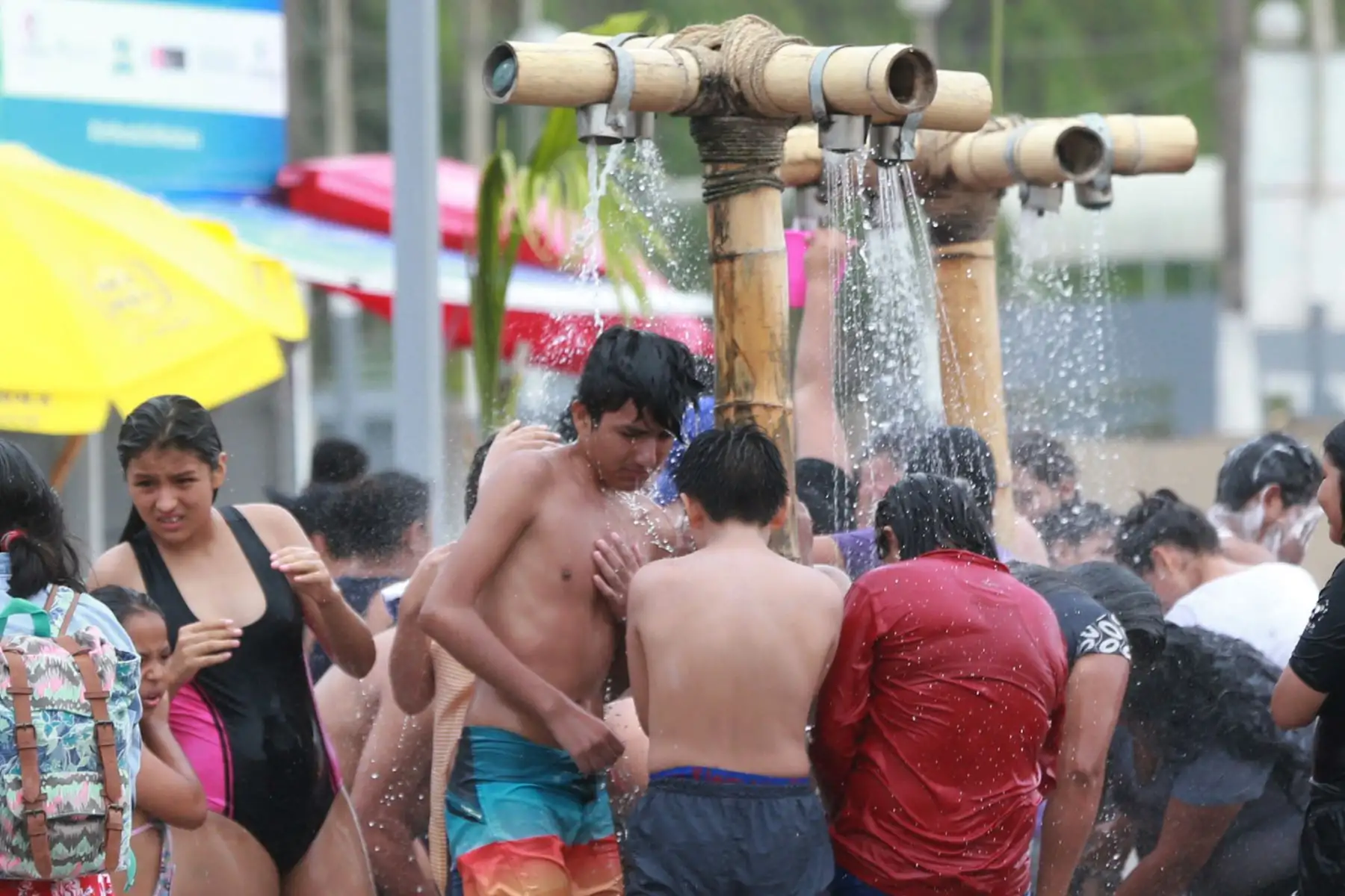 Limeños acuden a Playa Agua Dulce para refrescarse de las altas temperaturas del verano 2020.Foto: ANDINA/Jhony Laurente
