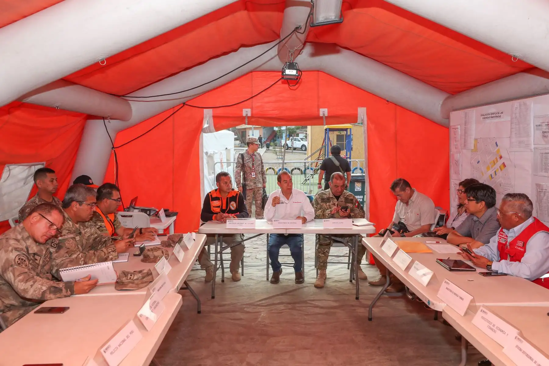 Ministro de Defensa, Walter Martos supervisa trabajos en Villa el Salvador. Photo: ANDINA/MINDEF