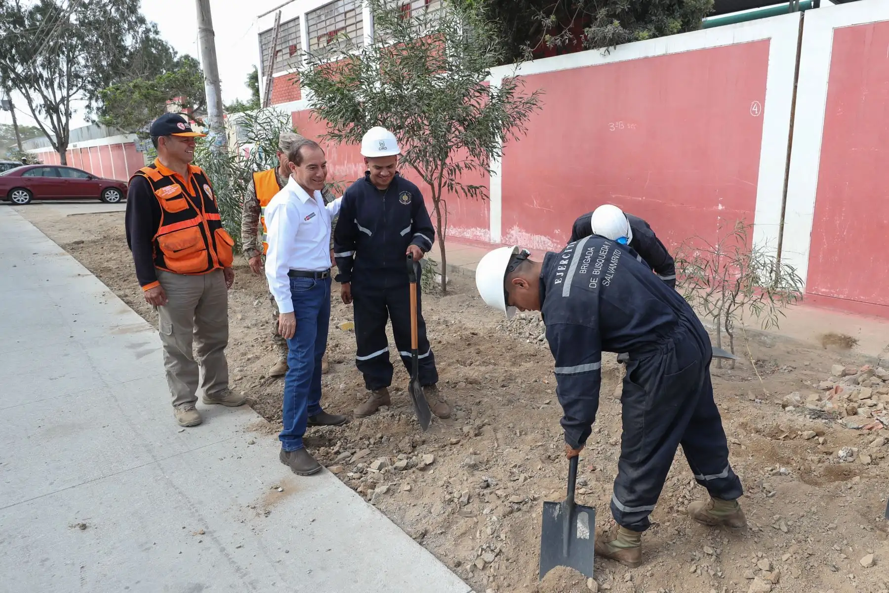 Ministro de Defensa, Walter Martos supervisa trabajos en Villa el Salvador. Photo: ANDINA/MINDEF