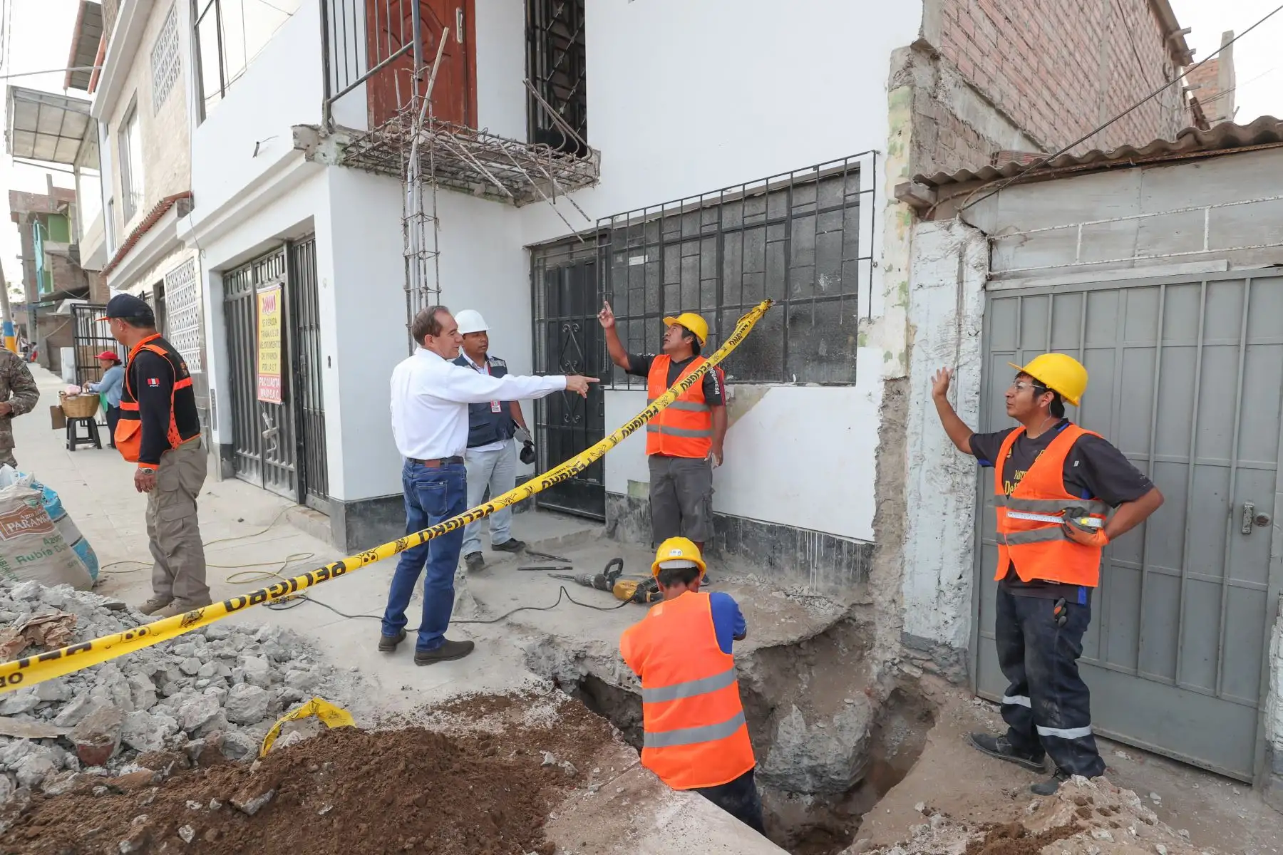 Ministro de Defensa, Walter Martos supervisa trabajos en Villa el Salvador. Photo: ANDINA/MINDEF