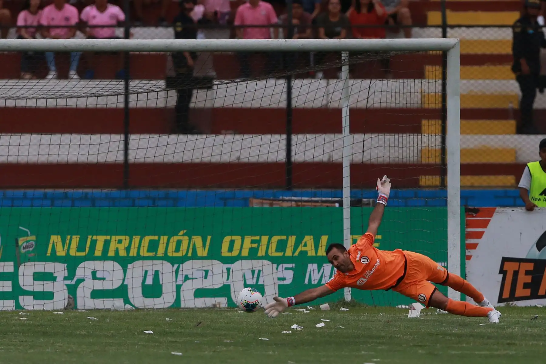Huguenet nuevamente colocó el balón en el arco de José Carvallo y amplió la ventaja a favor de los rosados., válido por la quinta jornada del Torneo Apertura de la Liga 1, jugado en el estadio Miguel Grau. Foto: ANDINA/Jhony Laurente