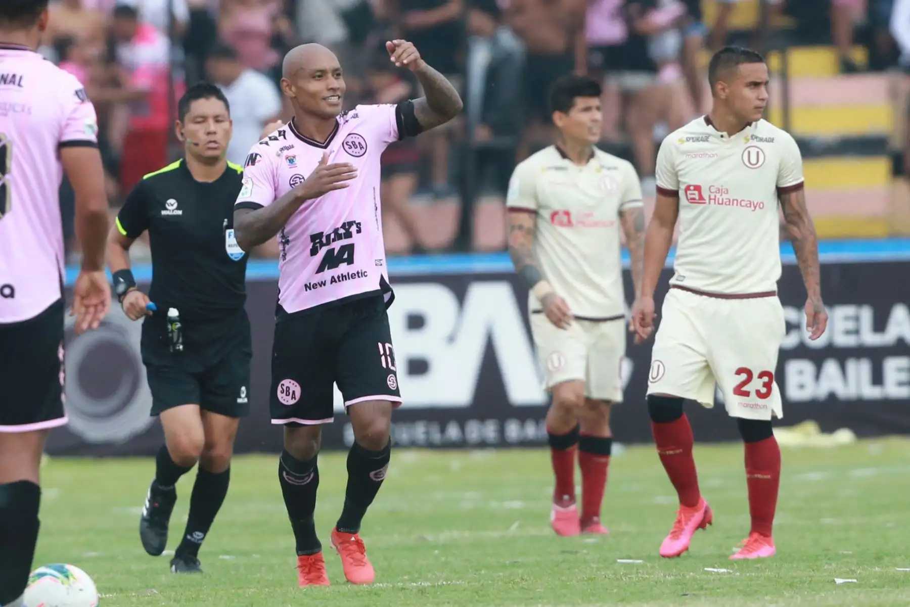 Jesus Chavéz mediocentro ofensivo del  Sport Boys, celebra el 3er gol durante el partido intenso, válido por la quinta jornada del Torneo Apertura de la Liga 1, jugado en el estadio Miguel Grau. Foto: ANDINA/Jhony Laurente