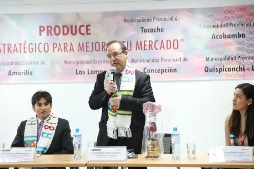 Produce firma convenios con alcaldes.