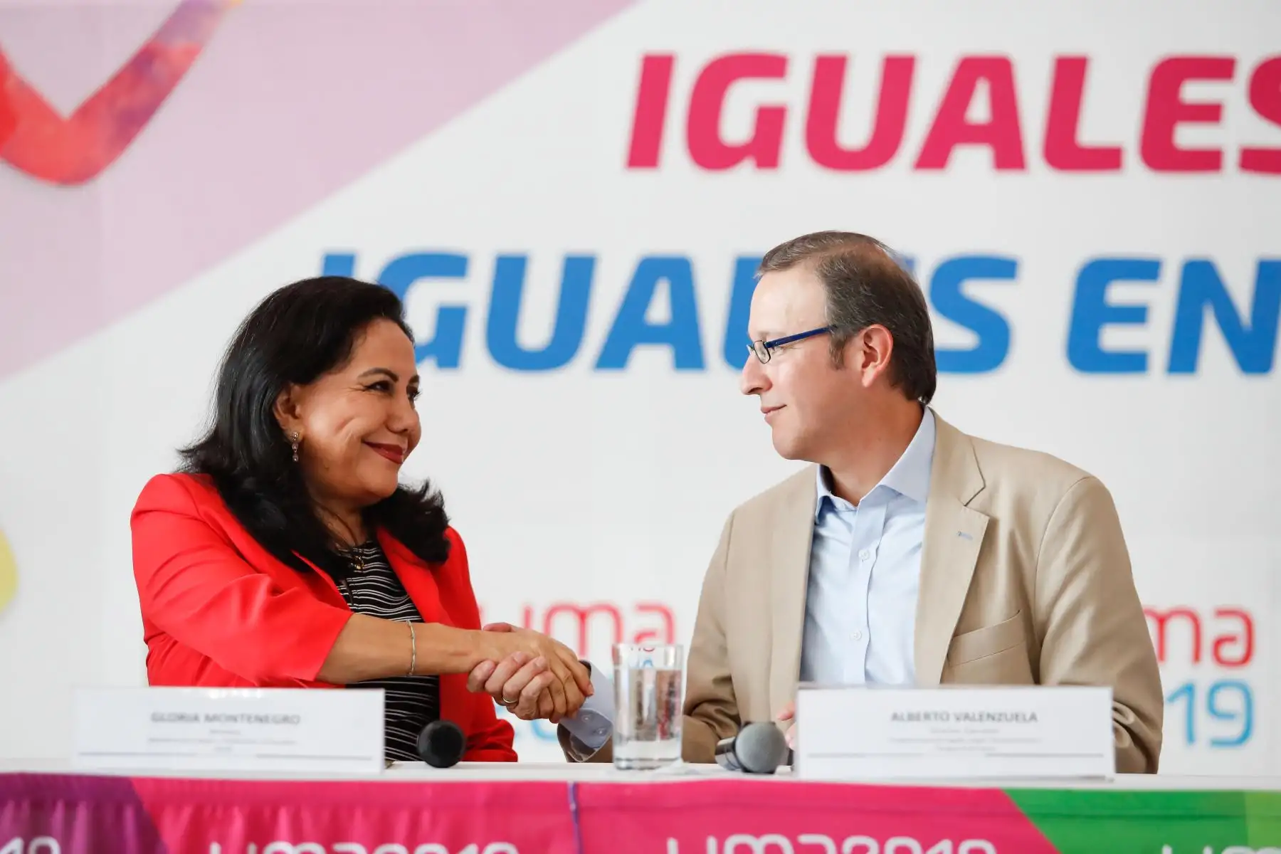 Ministra de la Mujer, Gloria Montenegro y Alberto Valenzuela, director Ejecutivo de Lima 2019. Foto: ANDINA/Renato Pajuelo