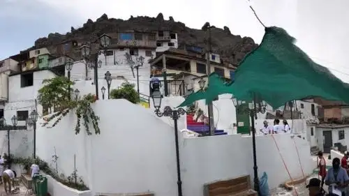Municipalidad de Lima continúa programa de recuperación del Cerro San Cristóbal.