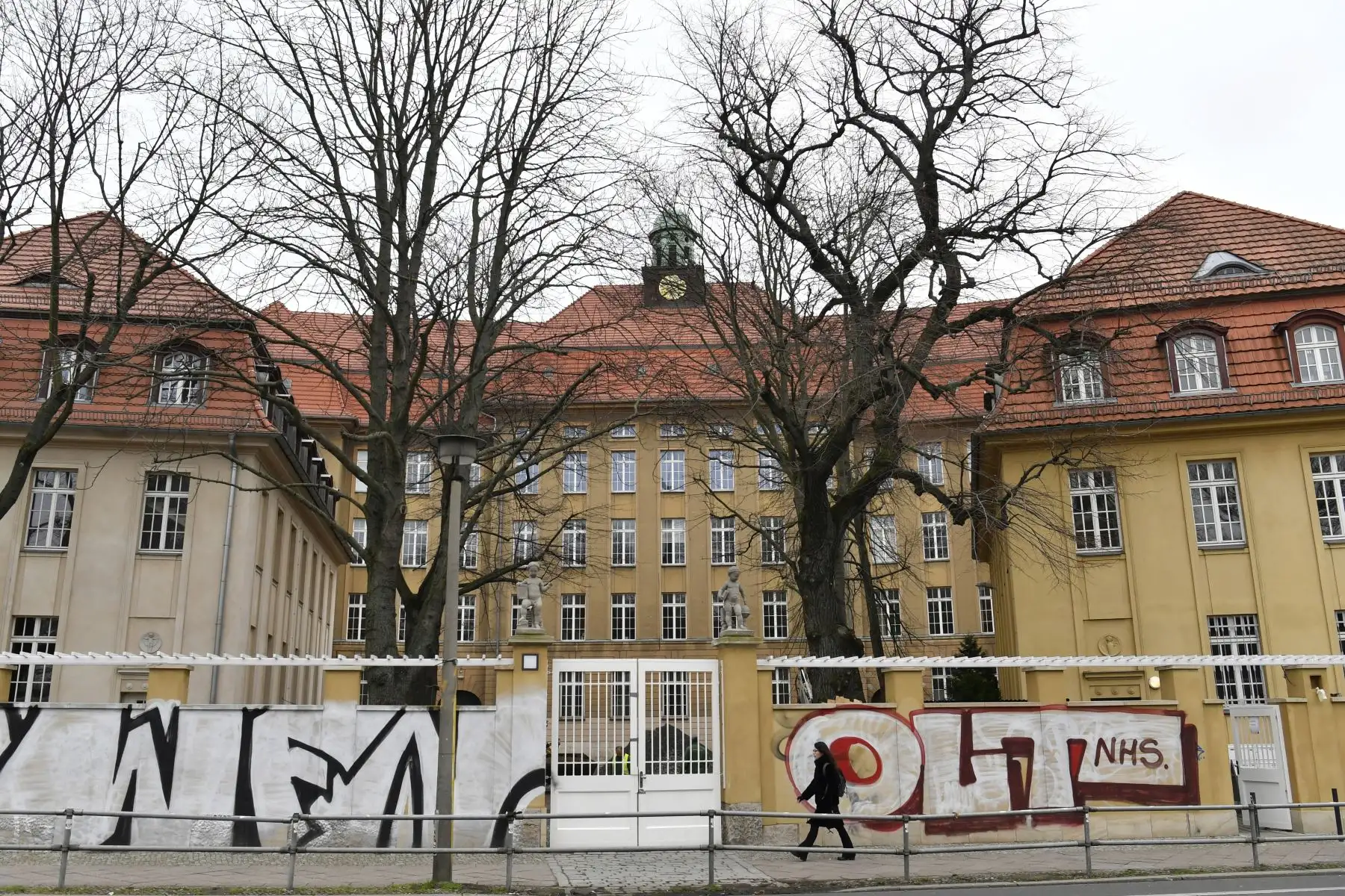 Escuela secundaria Emanuel-Lasker-Oberschule en el distrito berlinés de Friedrichshain, que tuvo que cerrarse ya que uno de los maestros de la escuela está infectado con el nuevo coronavirus. Foto: AFP