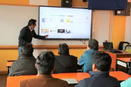 Un total de 42 colegios de la provincia cusqueña de Espinar reciben equipos audivisuales de última generación, gracias a convenio marco minero. ANDINA/Difusión