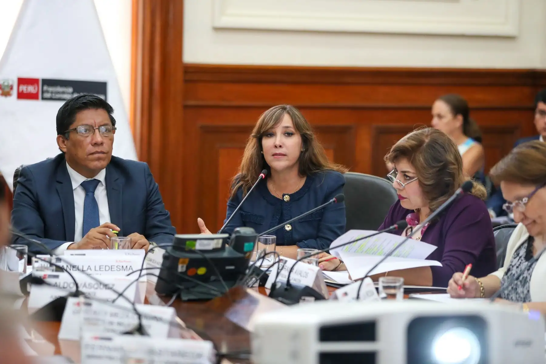 El presidente del Consejo de Ministros, Vicente Zeballos, presidió la XXXVI sesión de la Comisión de Alto Nivel Anticorrupción (CAN), que contó con la participación de sus miembros titulares: Poder Judicial, Fiscalía de la Nación, Tribunal Constitucional, Junta Nacional de Justicia, Ministerio de Justicia y Derechos Humanos, Acuerdo Nacional, Asamblea Nacional de Gobiernos Regionales, y Asociación de Municipalidades del Perú.
Foto: PCM