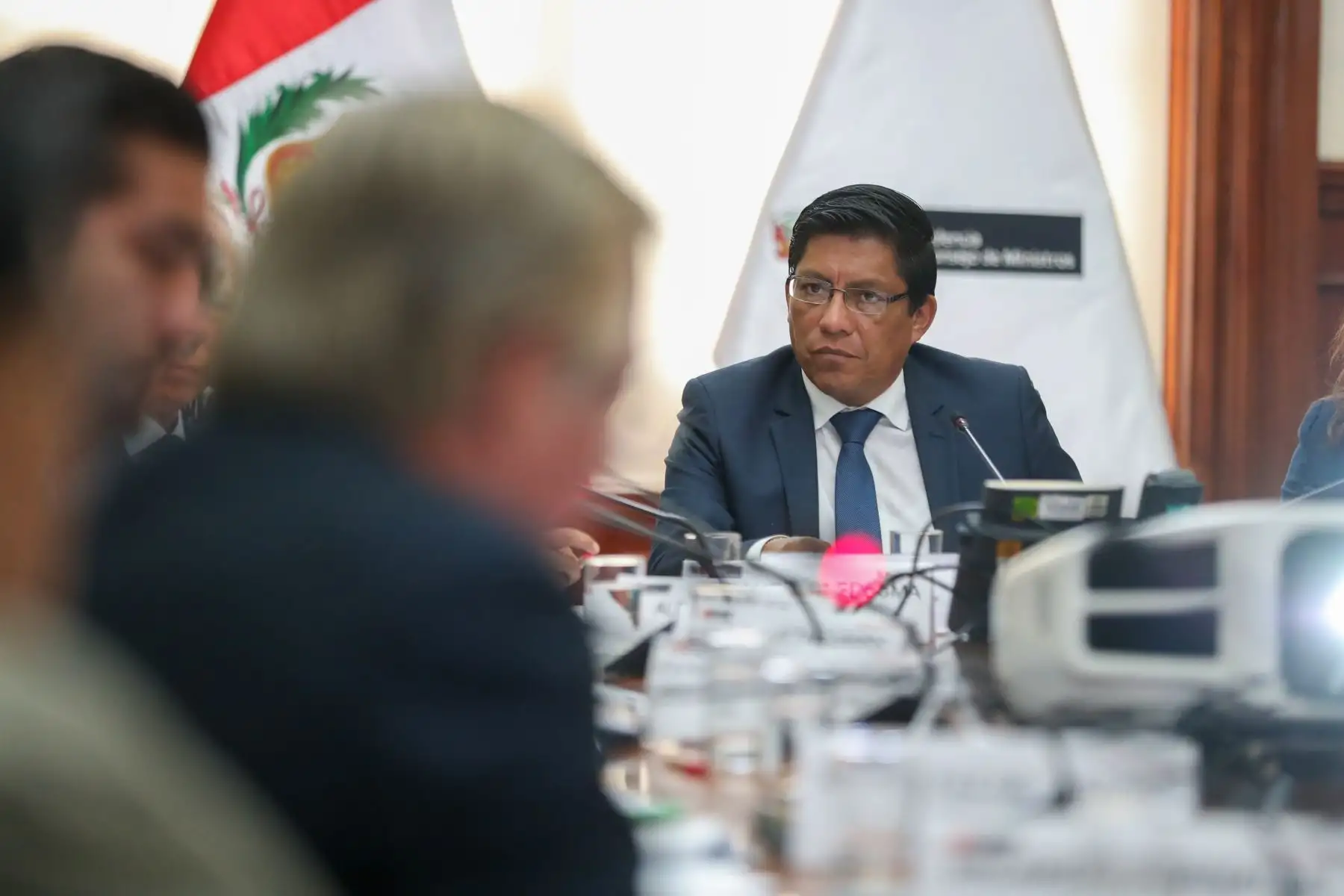 El presidente del Consejo de Ministros, Vicente Zeballos, presidió la XXXVI sesión de la Comisión de Alto Nivel Anticorrupción (CAN), que contó con la participación de sus miembros titulares: Poder Judicial, Fiscalía de la Nación, Tribunal Constitucional, Junta Nacional de Justicia, Ministerio de Justicia y Derechos Humanos, Acuerdo Nacional, Asamblea Nacional de Gobiernos Regionales, y Asociación de Municipalidades del Perú.
Foto: PCM