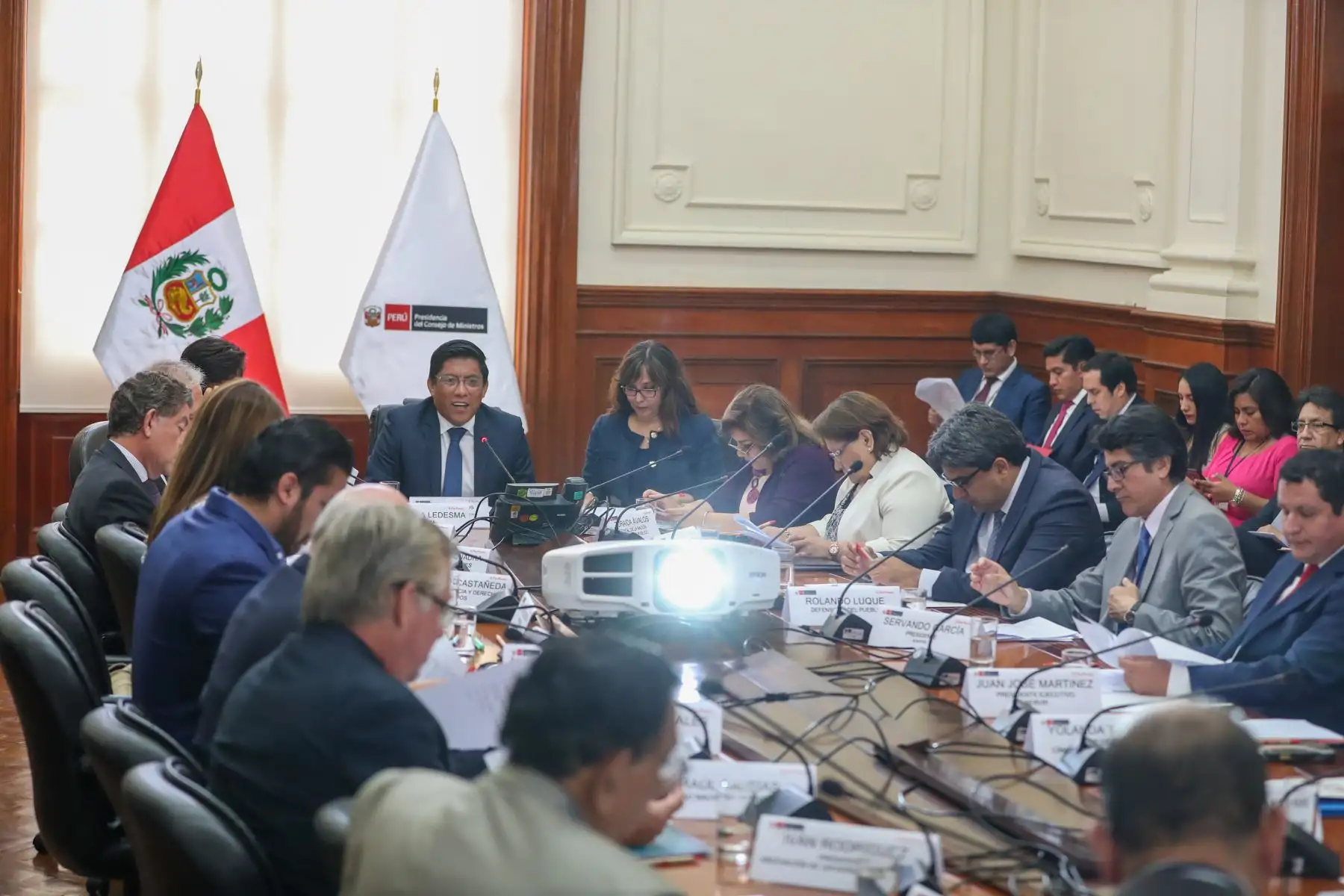 El presidente del Consejo de Ministros, Vicente Zeballos, presidió la XXXVI sesión de la Comisión de Alto Nivel Anticorrupción (CAN), que contó con la participación de sus miembros titulares: Poder Judicial, Fiscalía de la Nación, Tribunal Constitucional, Junta Nacional de Justicia, Ministerio de Justicia y Derechos Humanos, Acuerdo Nacional, Asamblea Nacional de Gobiernos Regionales, y Asociación de Municipalidades del Perú.
Foto: PCM
