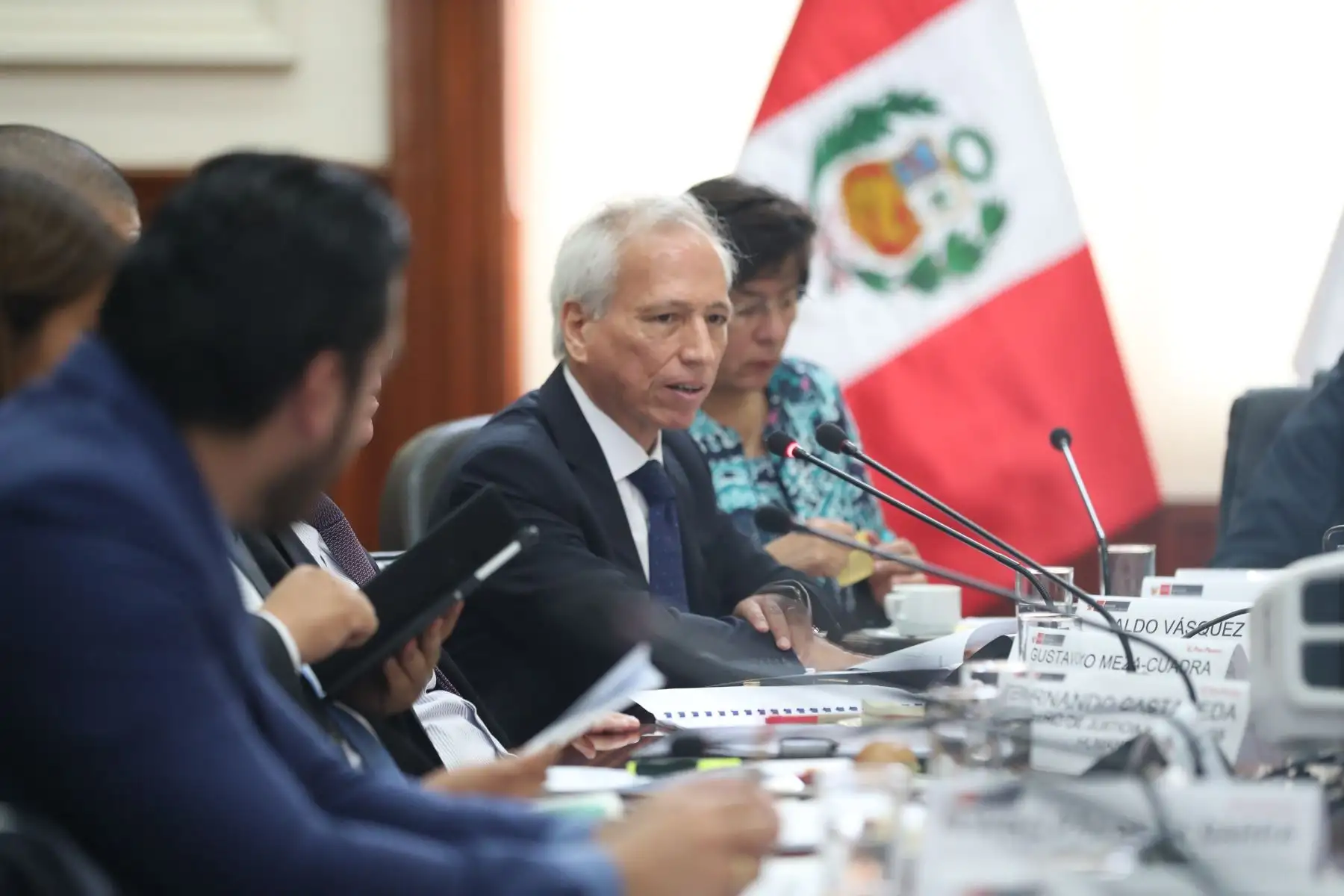El presidente del Consejo de Ministros, Vicente Zeballos, presidió la XXXVI sesión de la Comisión de Alto Nivel Anticorrupción (CAN), que contó con la participación de sus miembros titulares: Poder Judicial, Fiscalía de la Nación, Tribunal Constitucional, Junta Nacional de Justicia, Ministerio de Justicia y Derechos Humanos, Acuerdo Nacional, Asamblea Nacional de Gobiernos Regionales, y Asociación de Municipalidades del Perú.
Foto: PCM