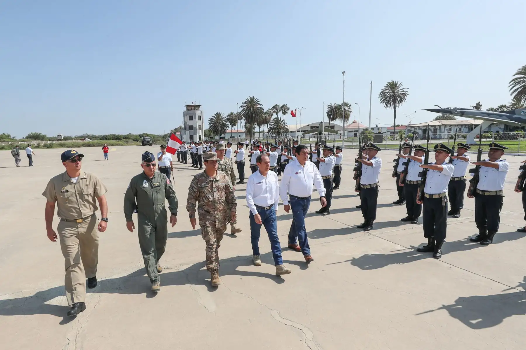 Ministro de Defensa, Walter Roger Martos y ministro de Vivienda,Rodolfo Eugenio Yáñez  realizan viaje de trabajo a la ciudad de Chiclayo.
Foto: Mindef