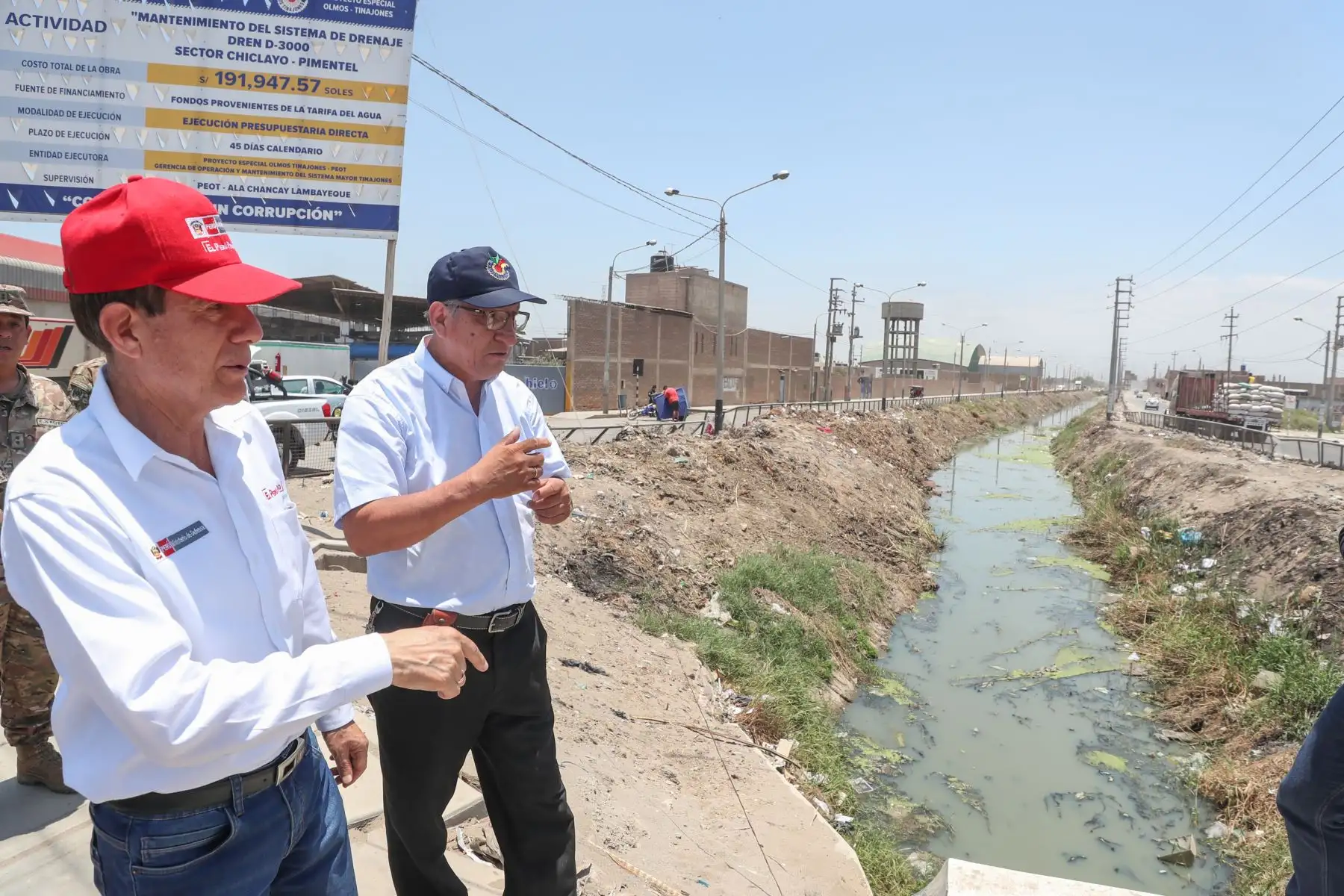 Ministro de Defensa, Walter Roger Martos y ministro de Vivienda,Rodolfo Eugenio Yáñez  realizan viaje de trabajo a la ciudad de Chiclayo.
Foto: Mindef