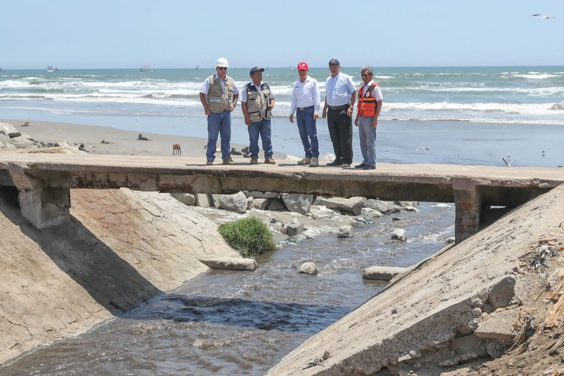 Ministro de Defensa, Walter Roger Martos y ministro de Vivienda,Rodolfo Eugenio Yáñez  realizan viaje de trabajo a la ciudad de Chiclayo.
Foto: Mindef