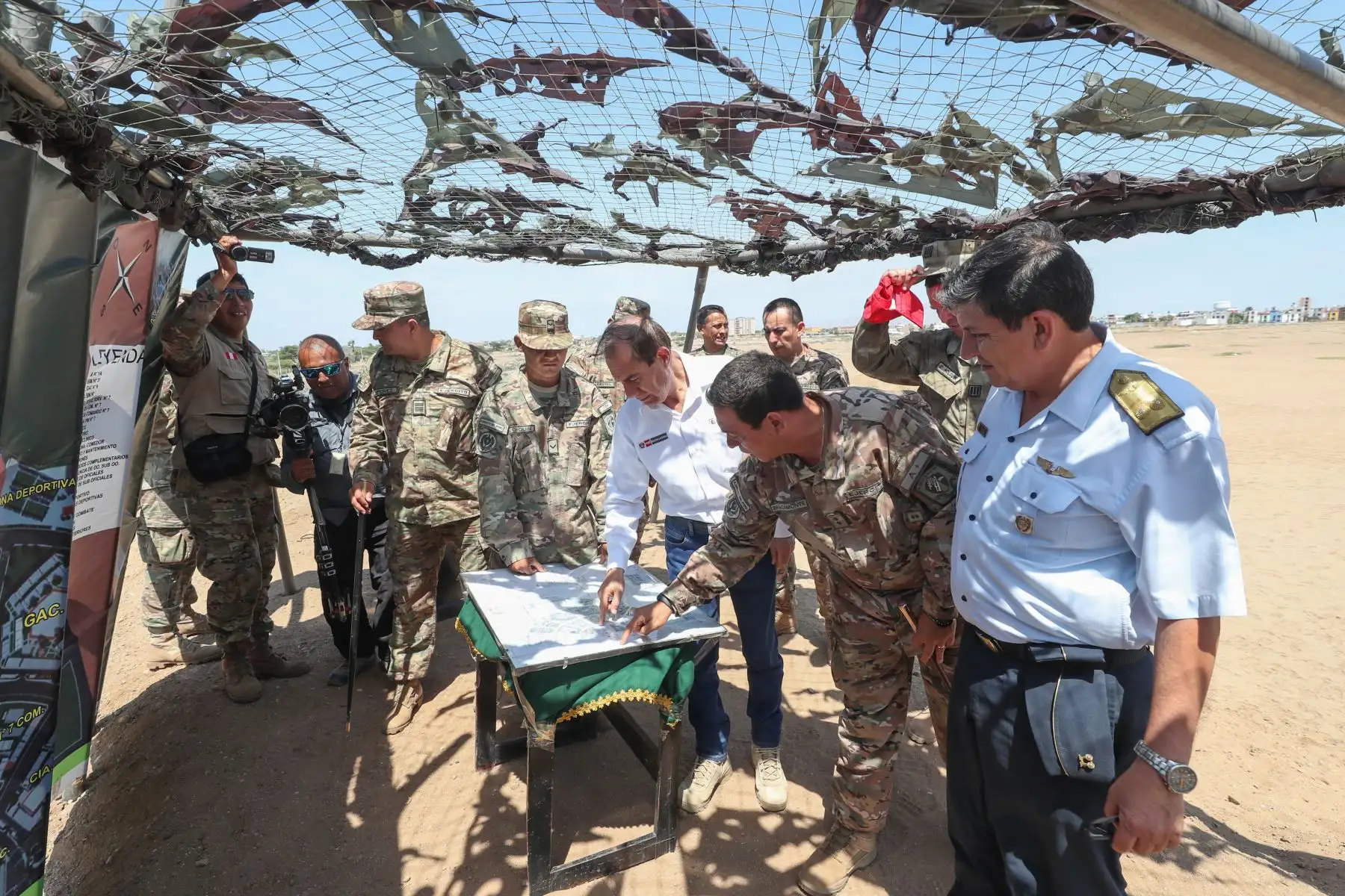 Ministro de Defensa, Walter Roger Martos y ministro de Vivienda,Rodolfo Eugenio Yáñez  realizan viaje de trabajo a la ciudad de Chiclayo.
Foto: Mindef