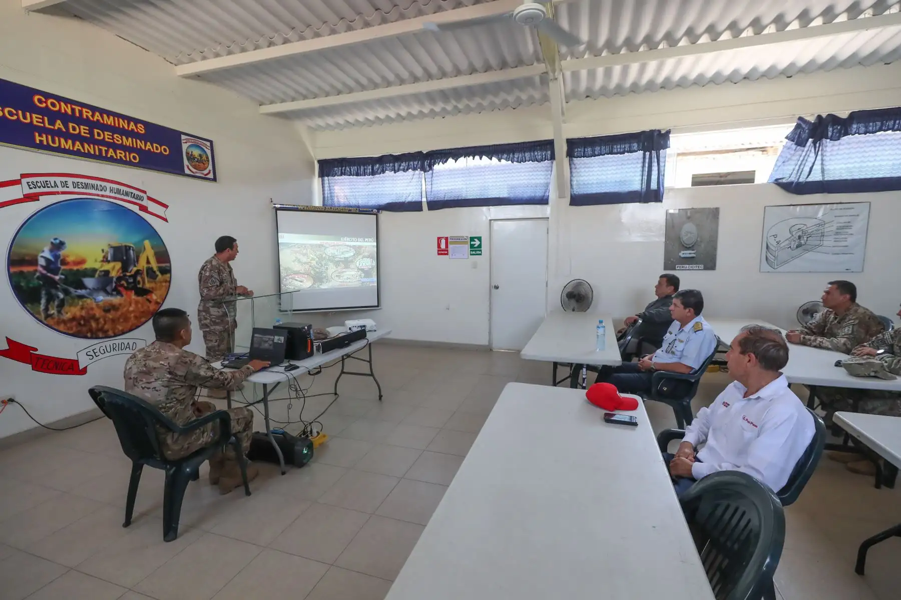 Ministro de Defensa, Walter Roger Martos y ministro de Vivienda,Rodolfo Eugenio Yáñez  realizan viaje de trabajo a la ciudad de Chiclayo.
Foto: Mindef