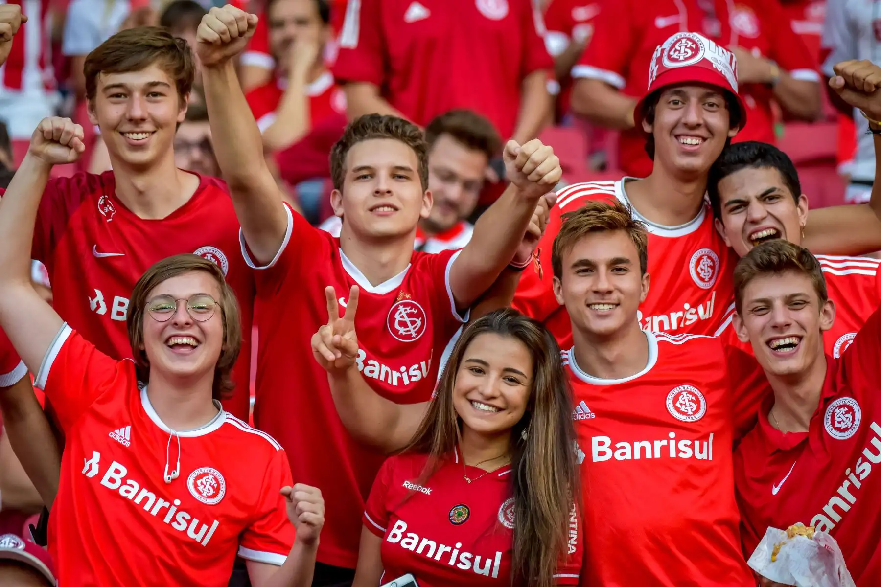 Los partidarios de la Internacional de Brasil animan a su equipo antes del inicio del partido Copa Libertadores 2020 contra la Universidad Católica de Chile en el estadio Beira-Rio, en Porto Alegre.
Foto: AFP