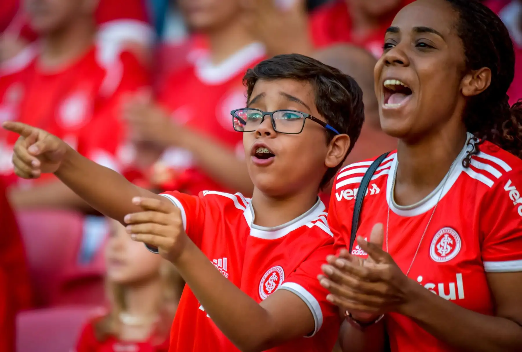 Los partidarios de la Internacional de Brasil animan a su equipo antes del inicio del partido Copa Libertadores 2020 contra la Universidad Católica de Chile en el estadio Beira-Rio, en Porto Alegre.
Foto: AFP