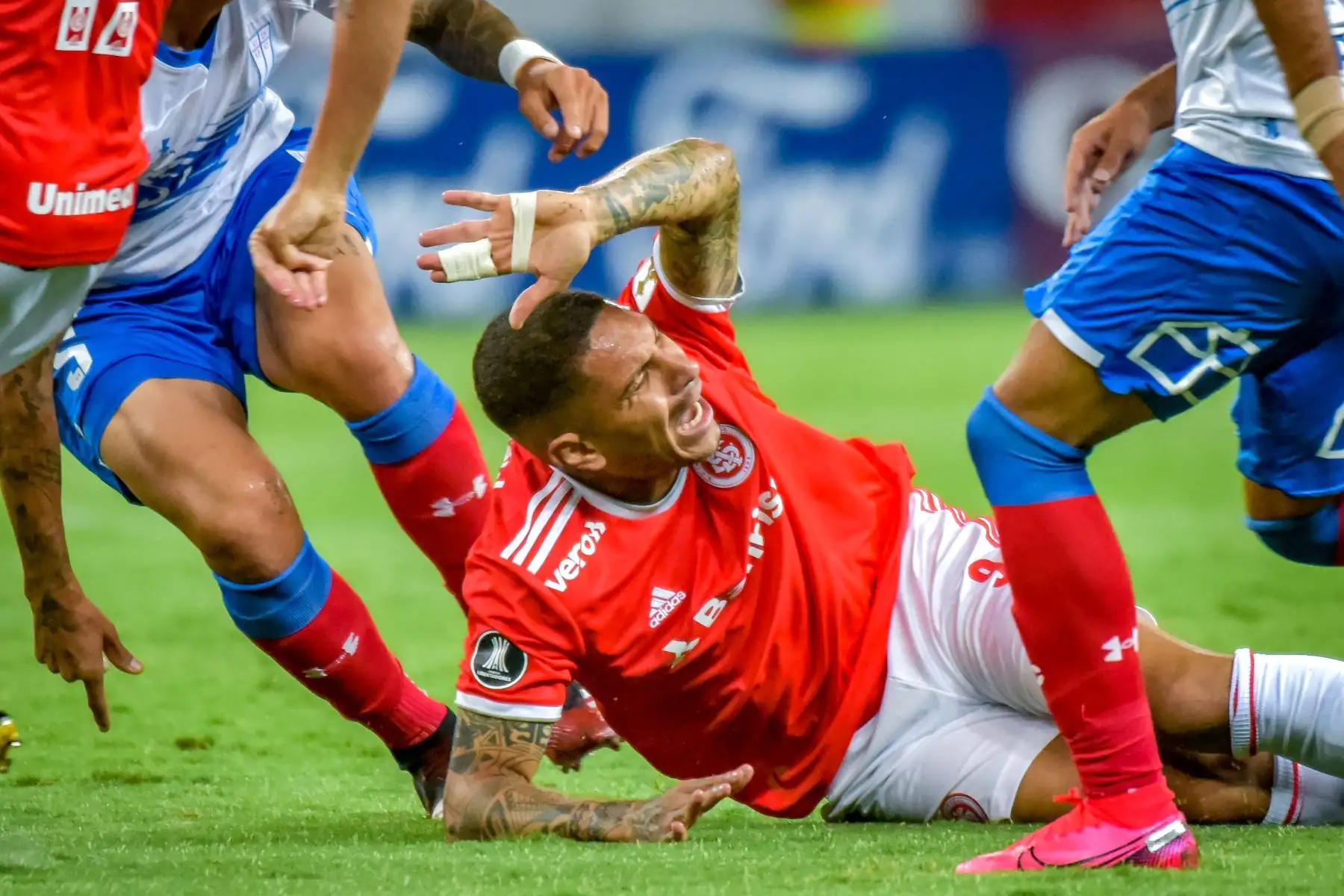 El internacional Paolo Guerrero hace gestos durante el partido de la Copa Libertadores 2020 contra la Universidad Católica de Chile en el estadio Beira-Rio, en Porto Alegre, Brasil.
Foto: AFP
