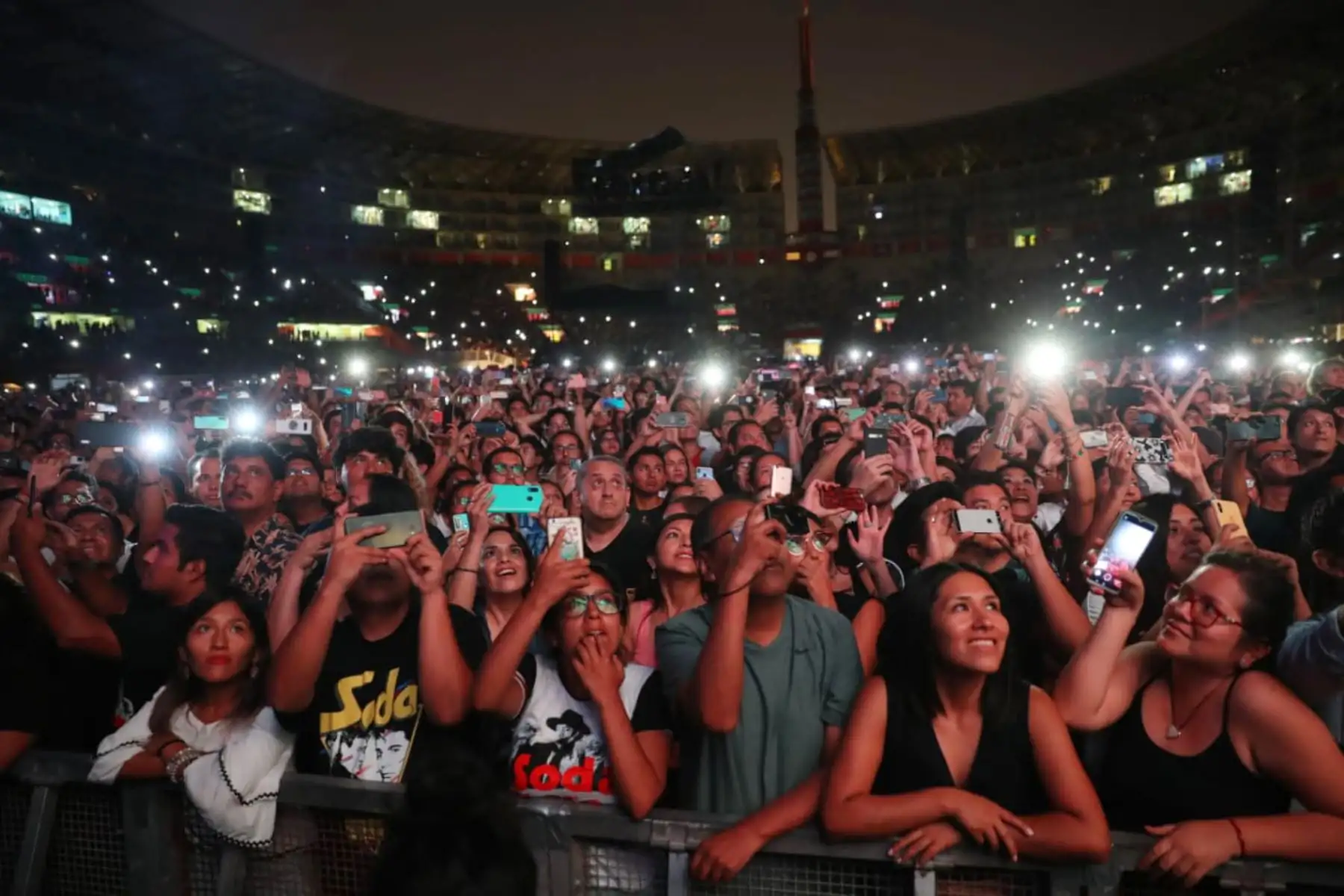 Concierto “Gracias totales”en el Estadio Nacional de Lima, con grandes invitados internacionales, en homenaje al grupo de rock histórico Soda Stereo.
Foto: ANDINA/Andrés Valle