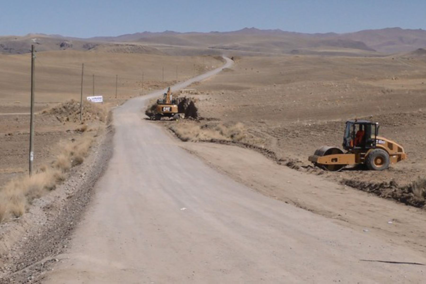 Ministro de Transportes y Comunicaciones, Carlos Lozada, afirma que ejecución de la vía Checca-Mazocruz, en Puno está asegurada.
