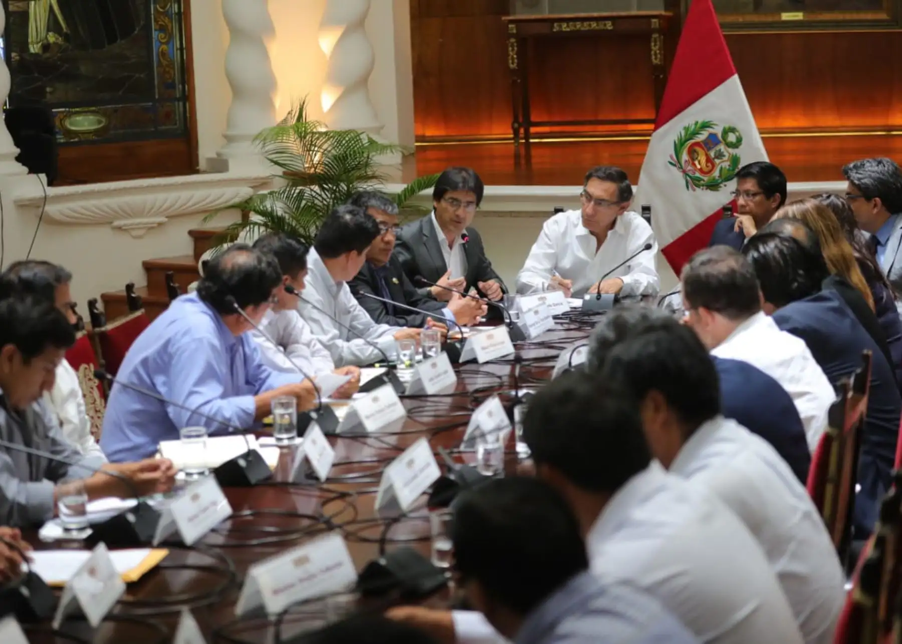Presidente Martín Vizcarra se reunió alcaldes de La Convención.