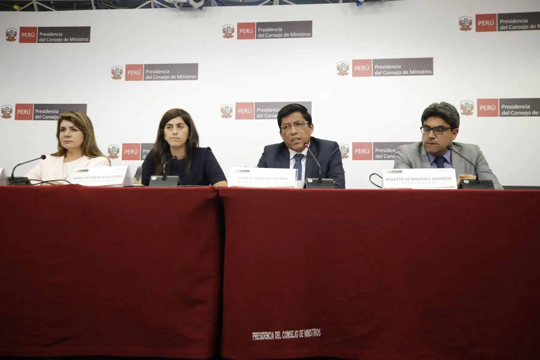 Presidente del Consejo de Ministros, Vicente Zeballos y ministros de los sectores Salud, Educación, Economía brindan conferencia de prensa sobre los acuerdos adoptados tras la sesión del Consejo de Ministros.
Foto: PCM