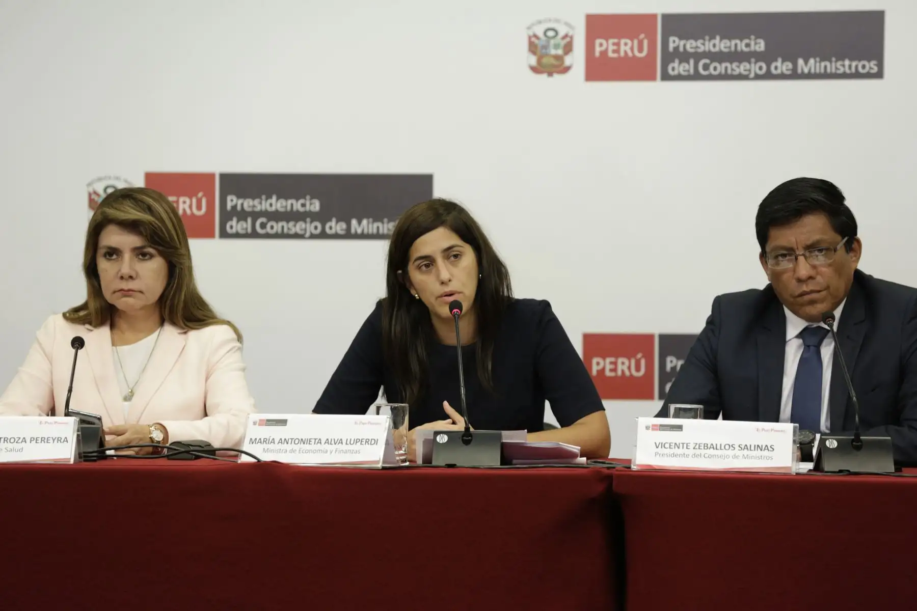 Presidente del Consejo de Ministros, Vicente Zeballos y ministros de los sectores Salud, Educación, Economía brindan conferencia de prensa sobre los acuerdos adoptados tras la sesión del Consejo de Ministros.
Foto: PCM