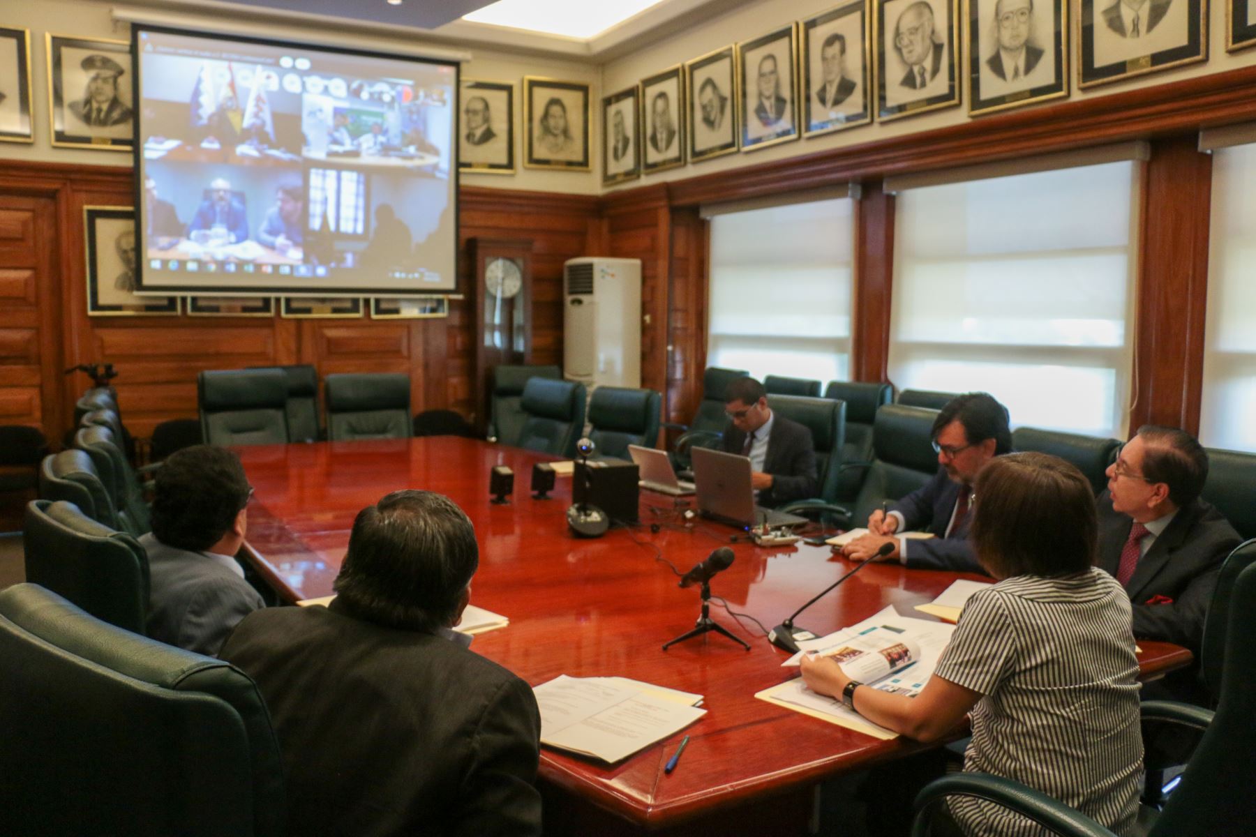 Autoridades continentales de Salud y Relaciones Exteriores participaron en una videoconferencia para acordar medidas conjuntas contra el coronavirus.