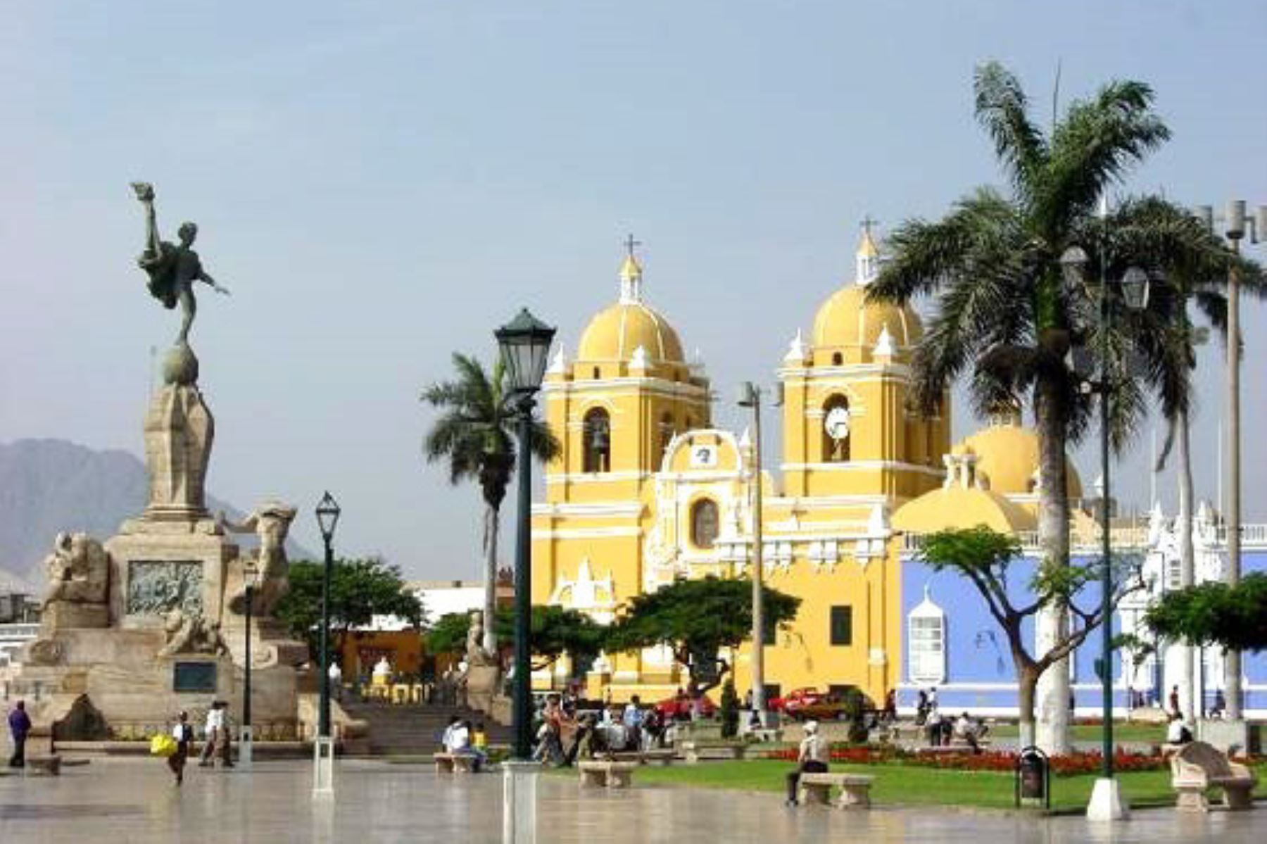 La Plaza de Armas de Trujillo es uno de los destinos turísticos que cuentan con el sello Safe Travels que los certifica como lugares seguros frente a la pandemia de la covid-19.  Foto:ANDINA/Difusión.
