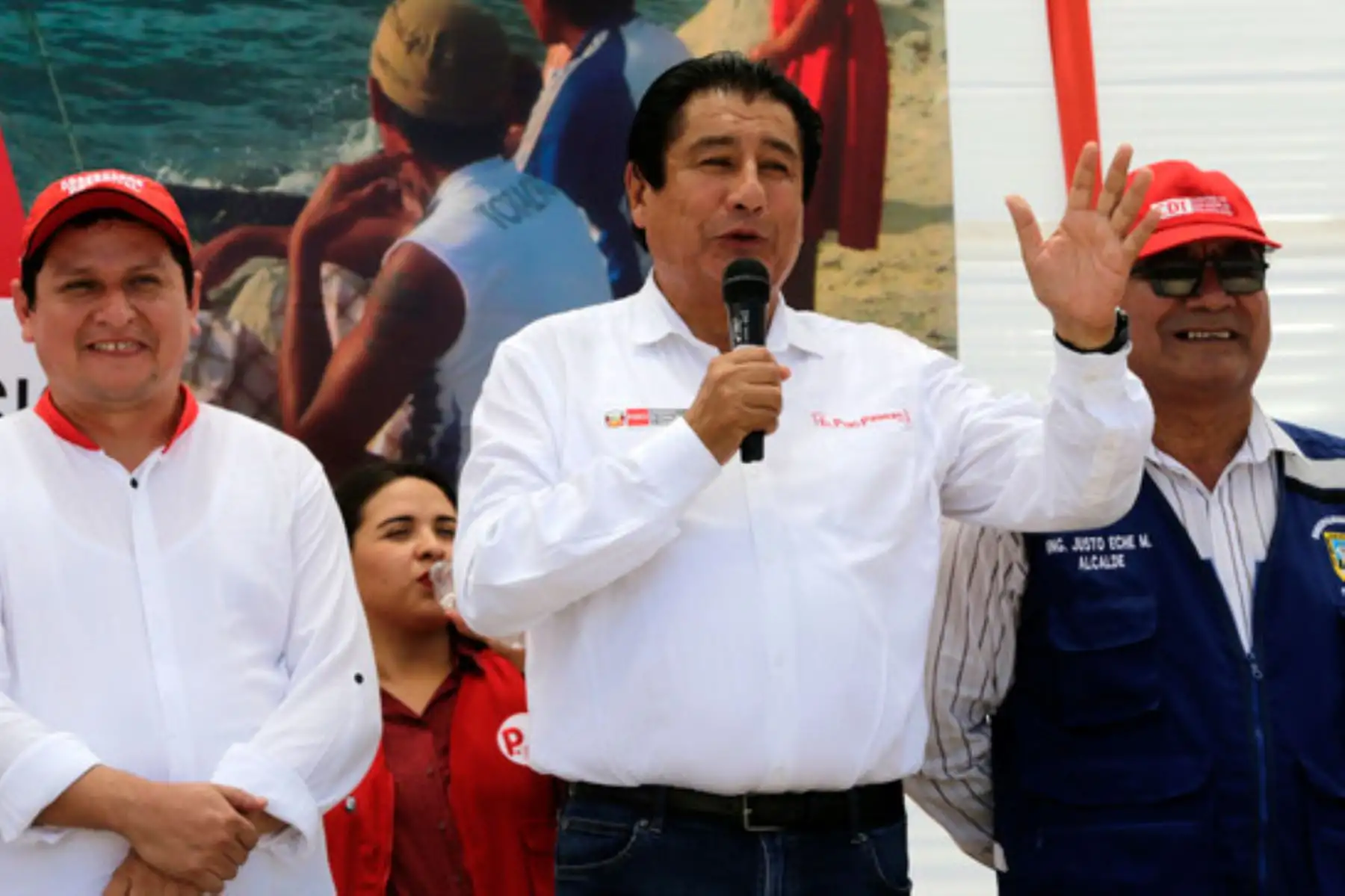 El titular del MVCS, Rodolfo Yáñez.anunció que el proyecto de ampliación y mejoramiento de los servicios de agua potable y alcantarillado del centro poblado Parachique-La Bocana, región Piura, culminará en 15 meses.