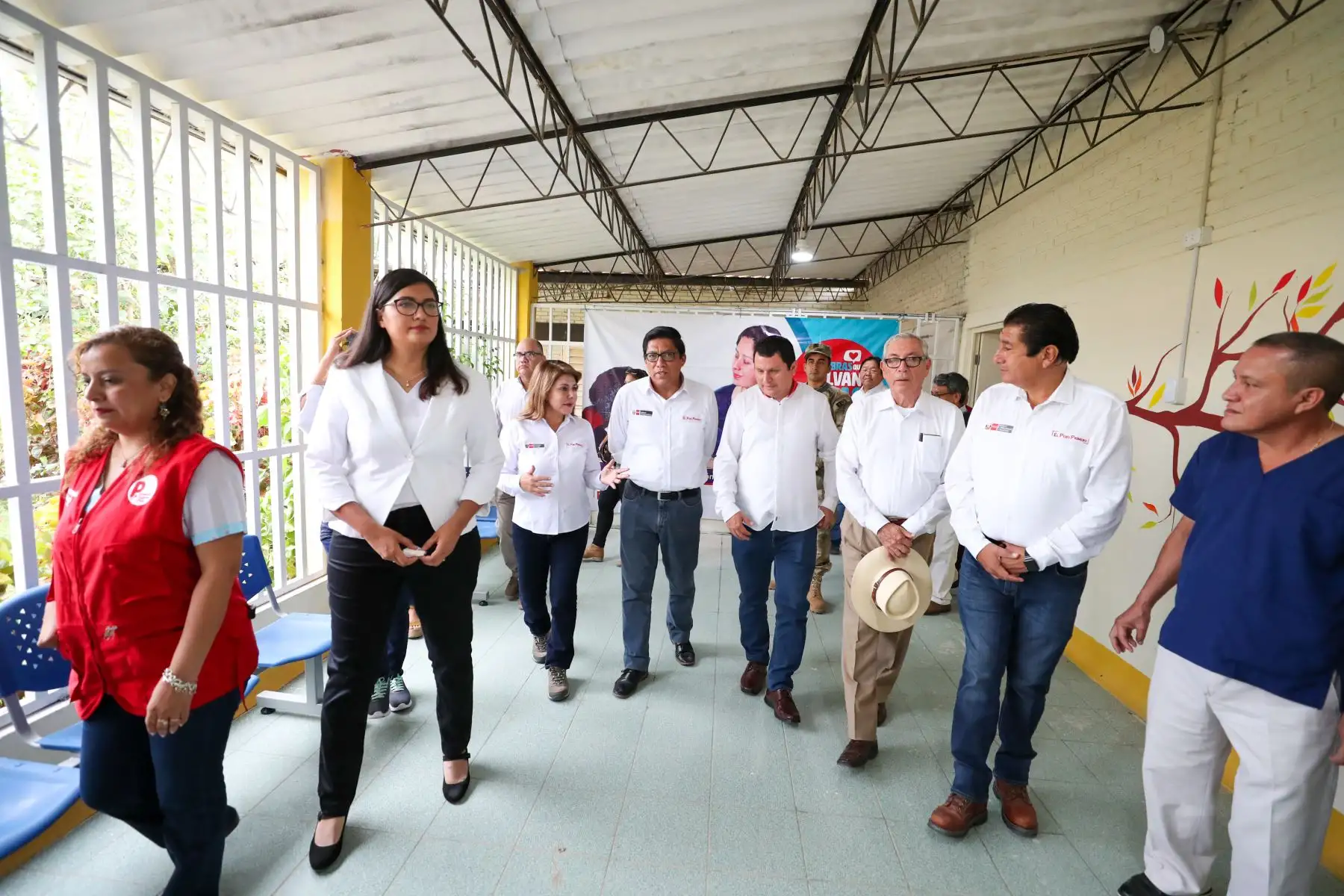 El titular de la PCM, Vicente Zeballos junto a los ministros de los sectores de salud y vivienda inauguran el Centro de Salud Mental Comunitario "San Gerardo", en el distrito de Tambogrande, en Piura, el cual beneficiará a más de 107 000 ciudadanos.
Foto: PCM