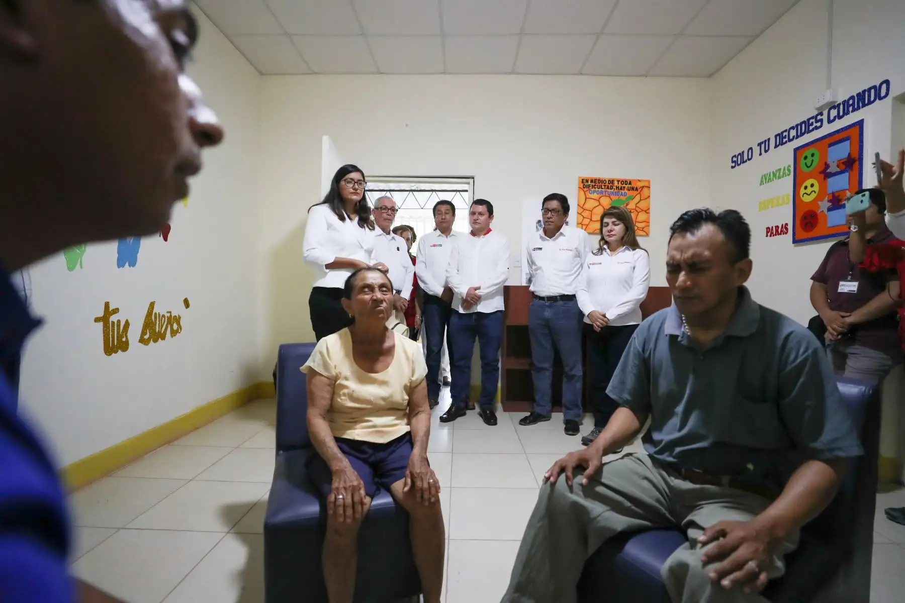 El titular de la PCM, Vicente Zeballos junto a los ministros de los sectores de salud y vivienda inauguran el Centro de Salud Mental Comunitario "San Gerardo", en el distrito de Tambogrande, en Piura, el cual beneficiará a más de 107 000 ciudadanos.
Foto: PCM