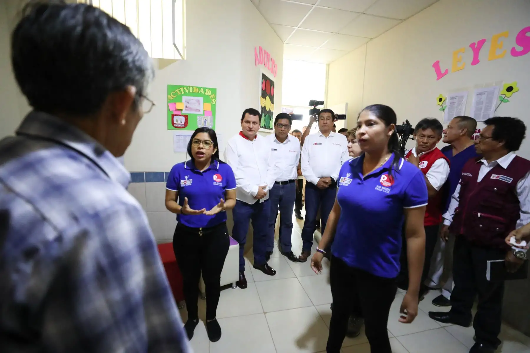 El titular de la PCM, Vicente Zeballos junto a los ministros de los sectores de salud y vivienda inauguran el Centro de Salud Mental Comunitario "San Gerardo", en el distrito de Tambogrande, en Piura, el cual beneficiará a más de 107 000 ciudadanos.
Foto: PCM