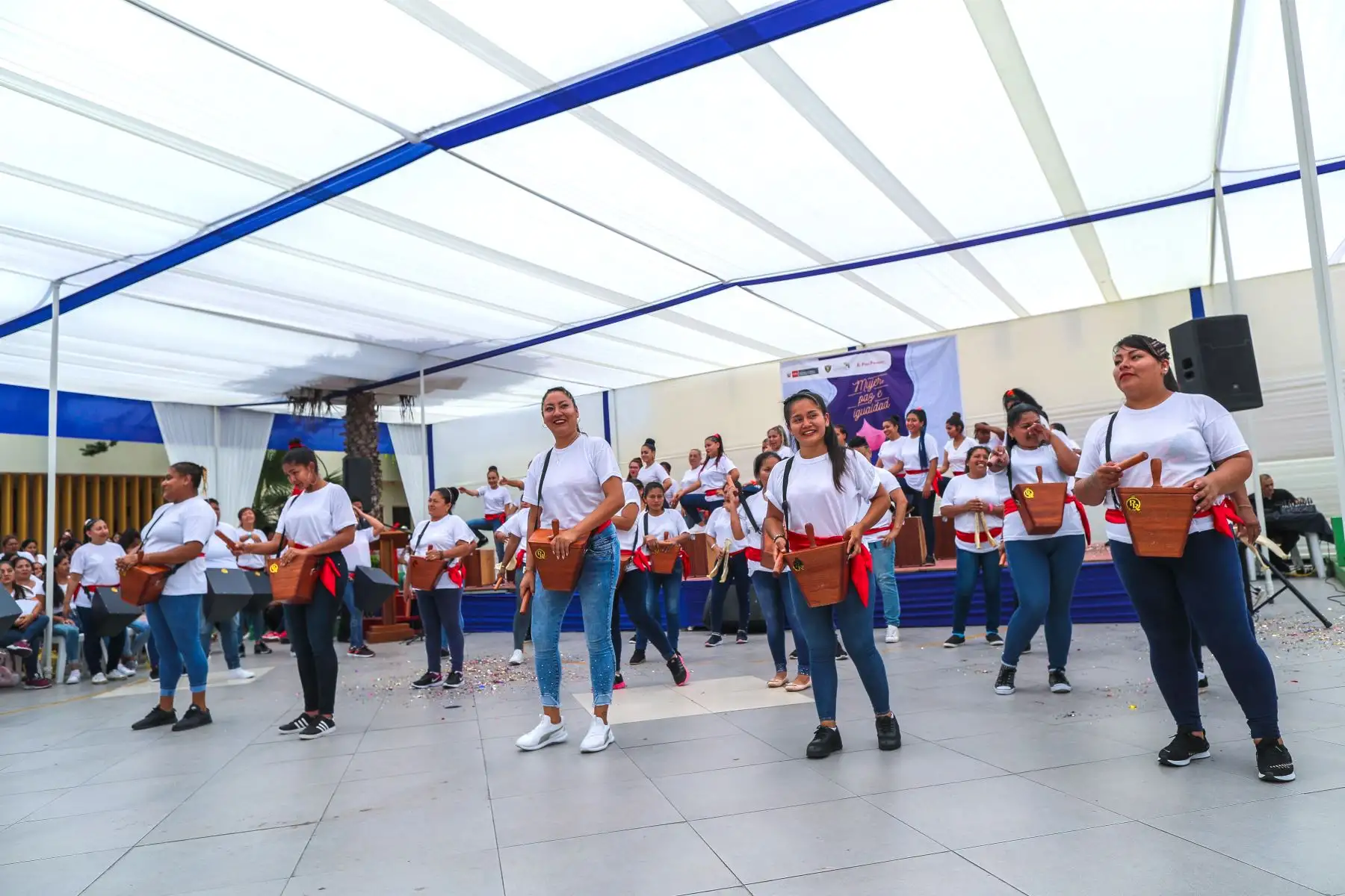 El Instituto Nacional Penitenciario (INPE) realizó una actividad por el Día Internacional de la Mujer denominada “Mujer: Paz e Igualdad”, en el que reconoció la importancia y aporte de las trabajadoras penitenciarias y las mujeres privadas de libertad.
Foto: Ministerio de Justicia