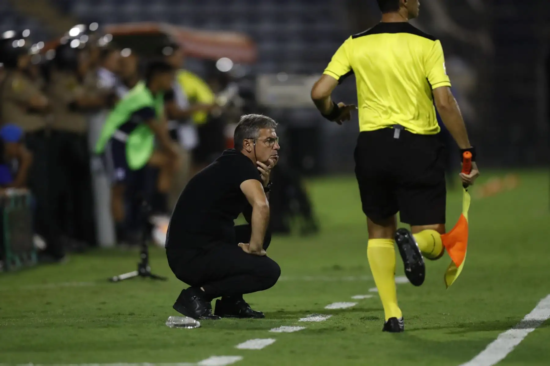 El entrenador Alianza Lima ,Pablo Bengochea observa el partido  entre el Nacional de Uruguay y Alianza Lima por la Copa Libertadores 2020. .Foto:ANDINA/Carlos Lezama
Foto: ANDINA/Carlos Lezama