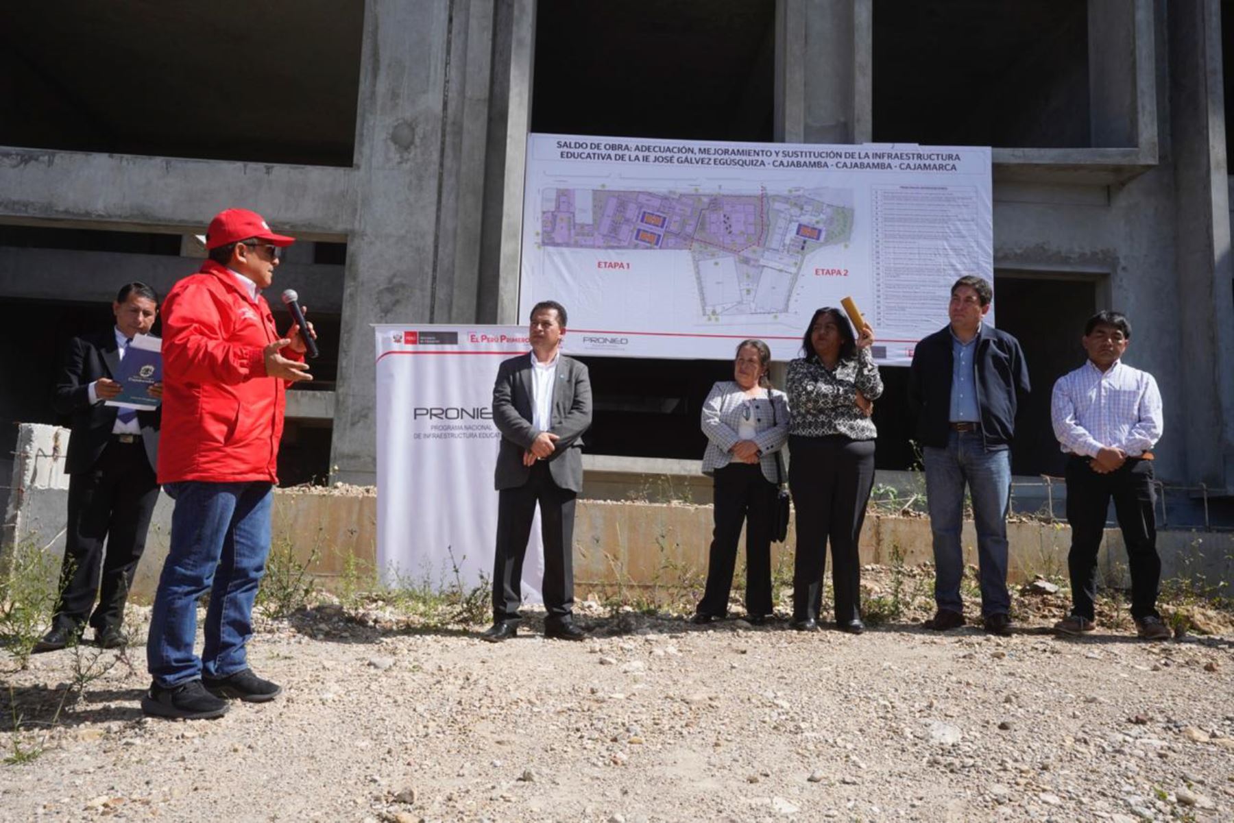 Pronied entrega terreno para reiniciar obras en colegio emblemático de Cajabamba, en Cajamarca.