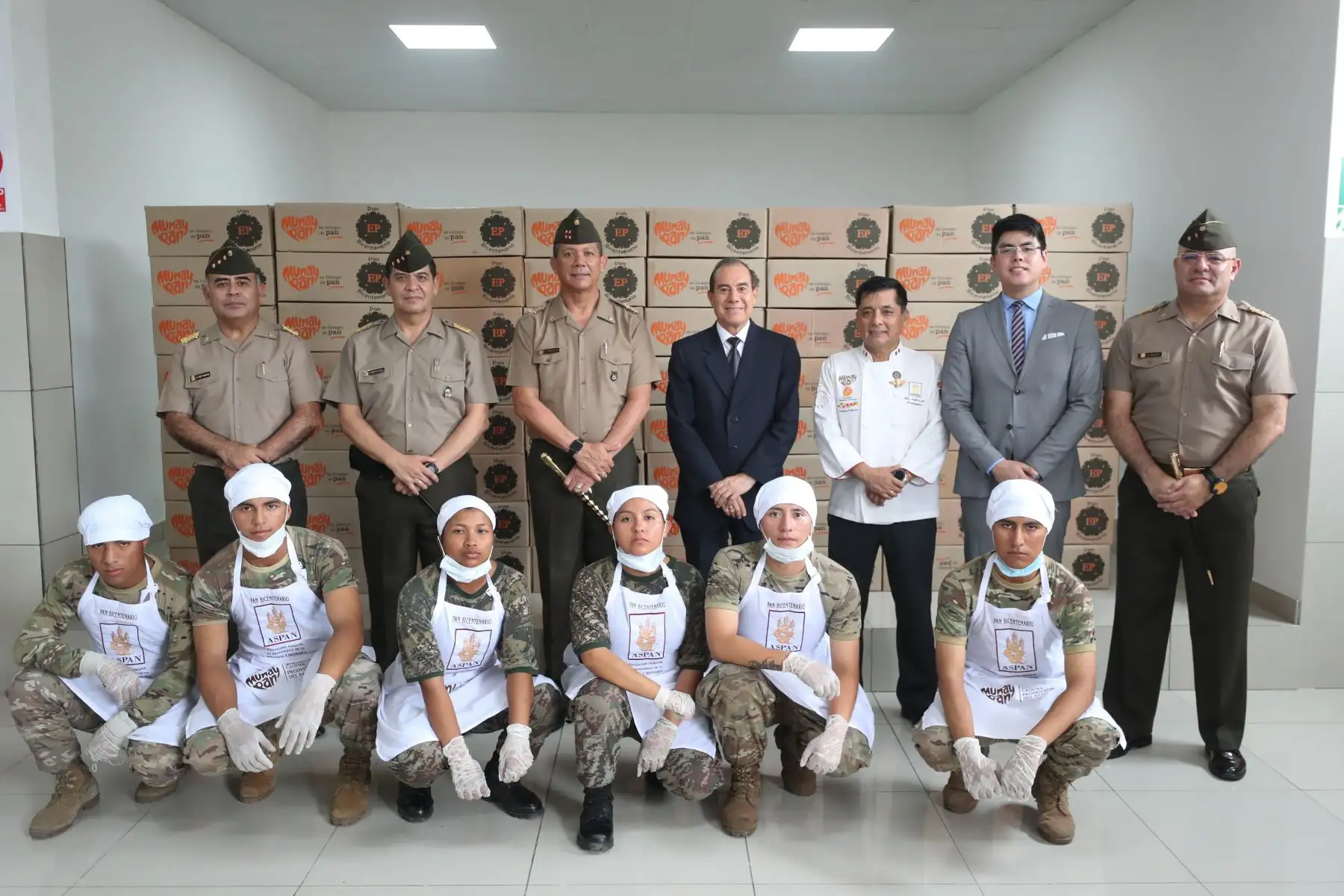 El ministro de Defensa, Walter Roger Martos Ruiz inaugura panadería en el Cuartel Bolívar del Ejercito del Perú.
Foto: Mindef